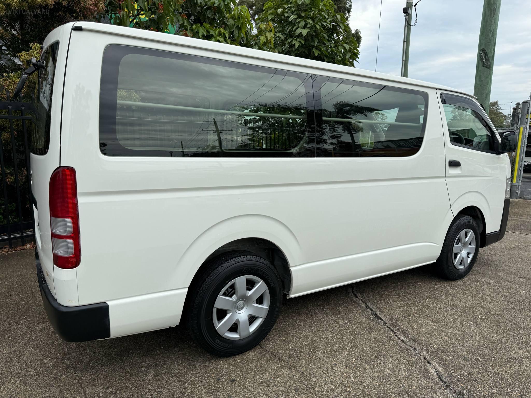TOYOTA HIACE