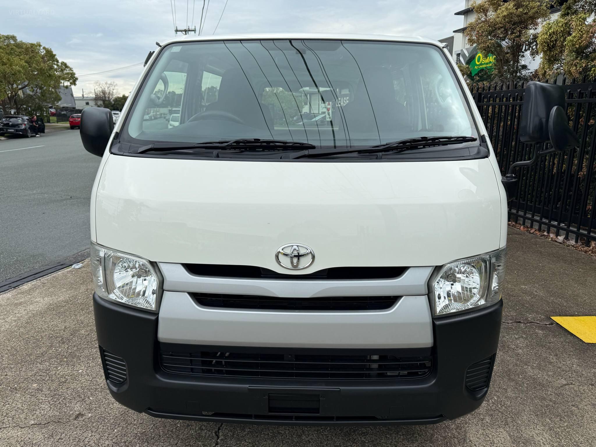 TOYOTA HIACE