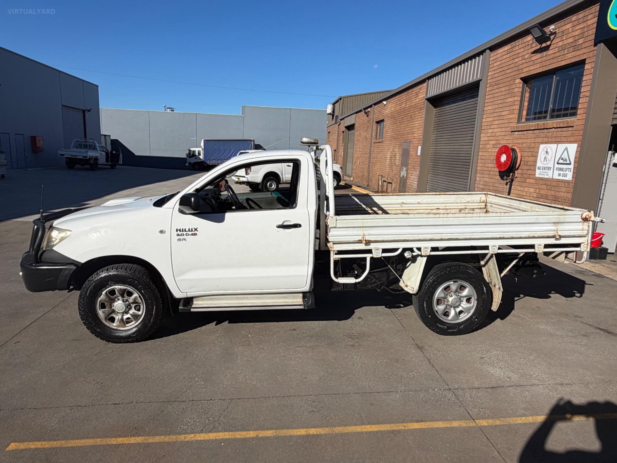 TOYOTA HILUX