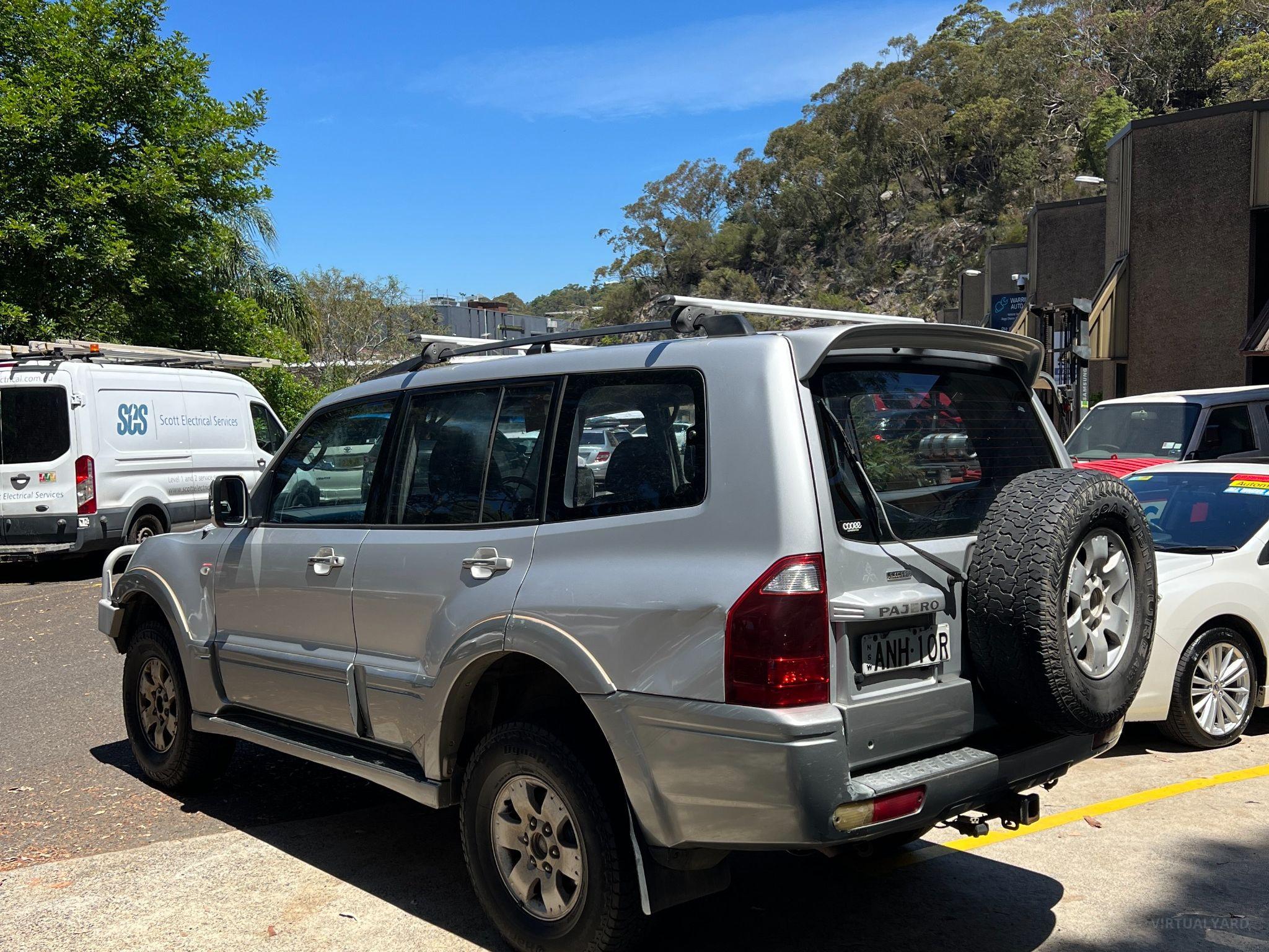 MITSUBISHI PAJERO
