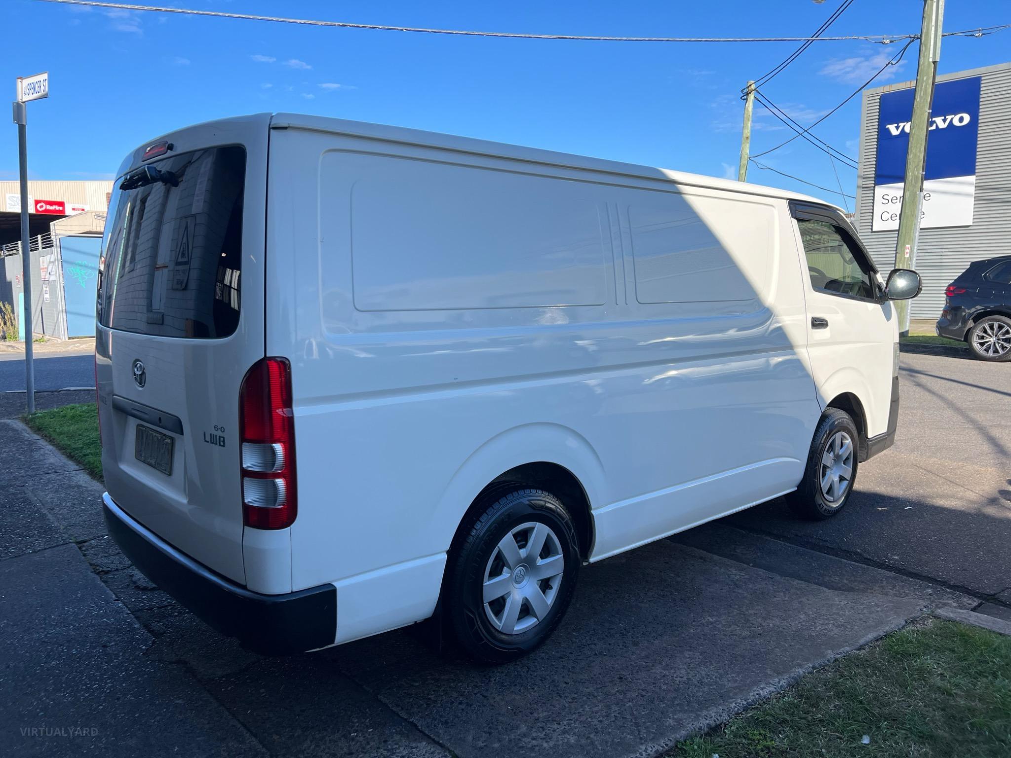 TOYOTA HIACE