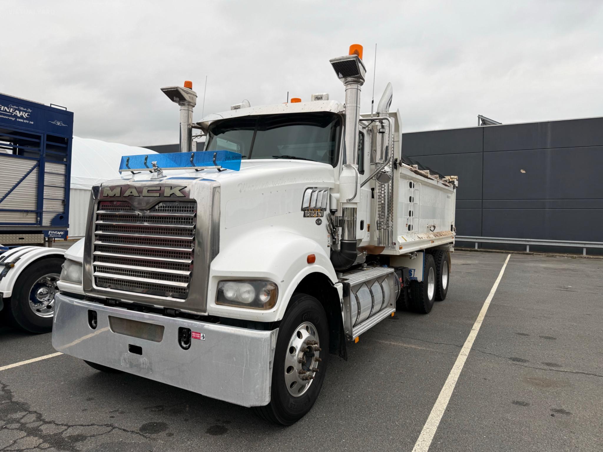 MACK TRIDENT DAY CAB TIPPER