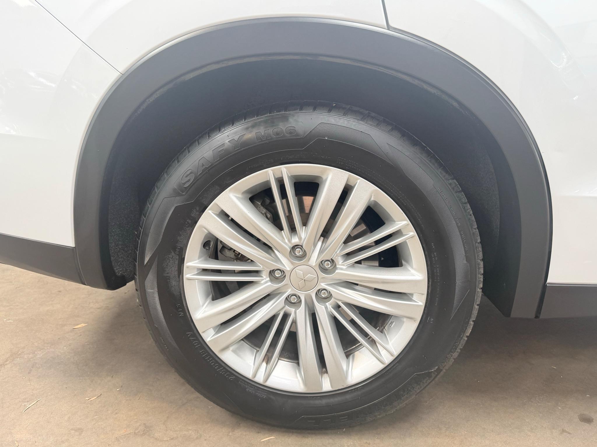 MITSUBISHI OUTLANDER