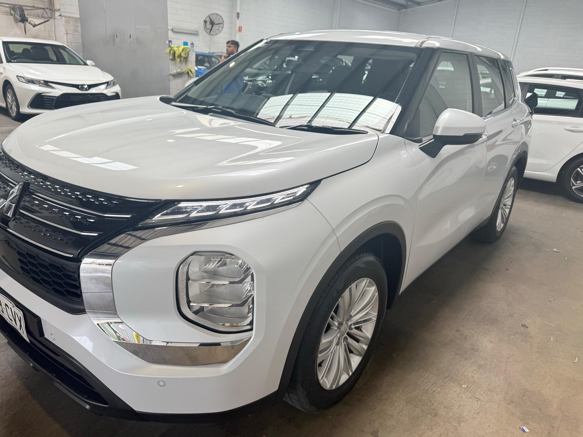 MITSUBISHI OUTLANDER