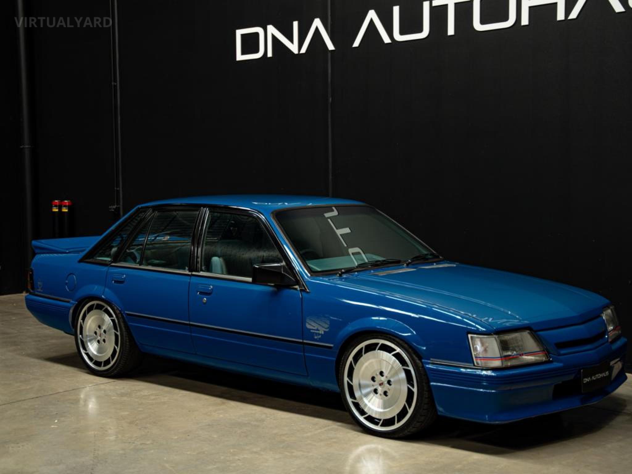 HOLDEN HDT COMMODORE