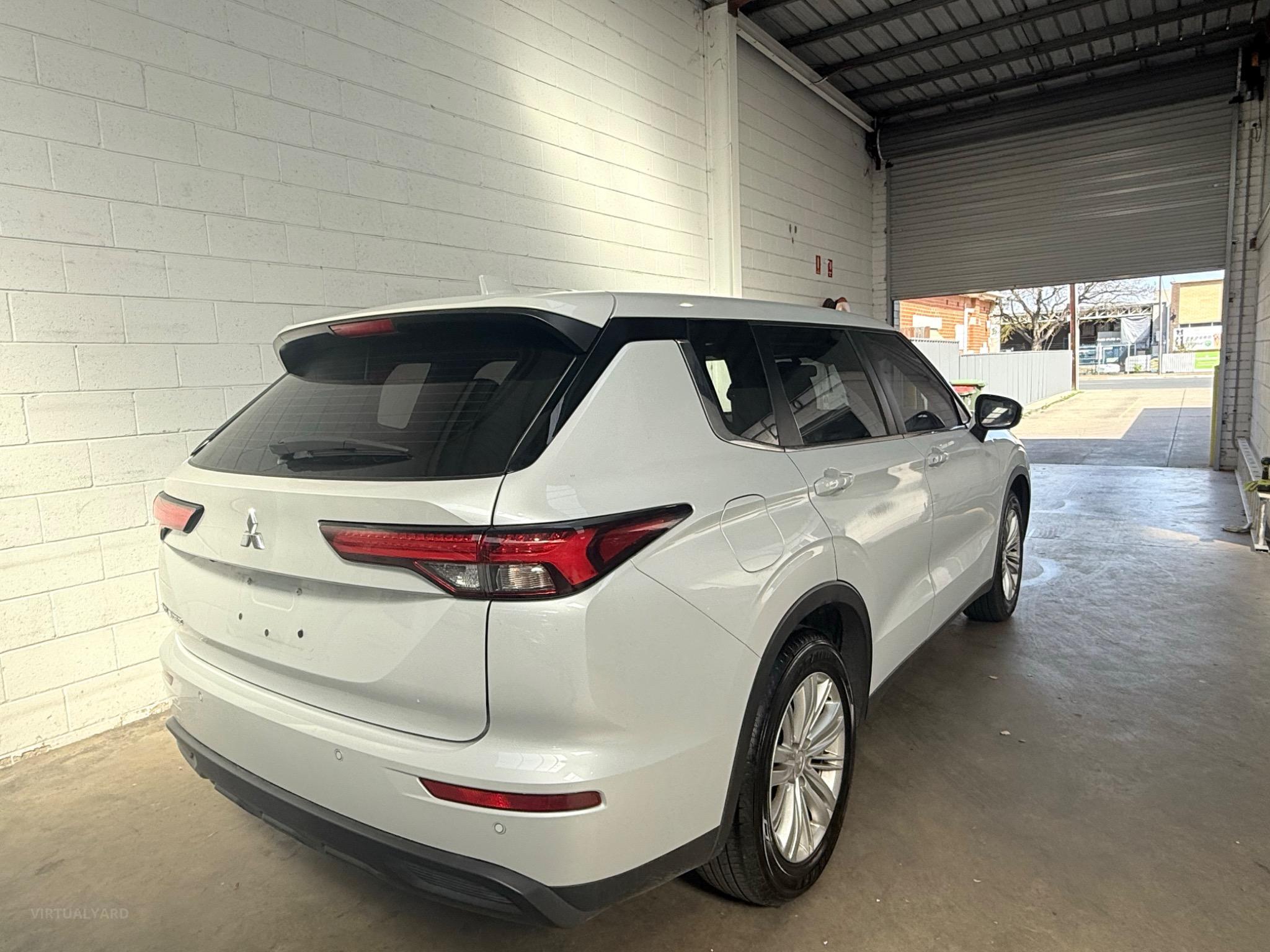 MITSUBISHI OUTLANDER