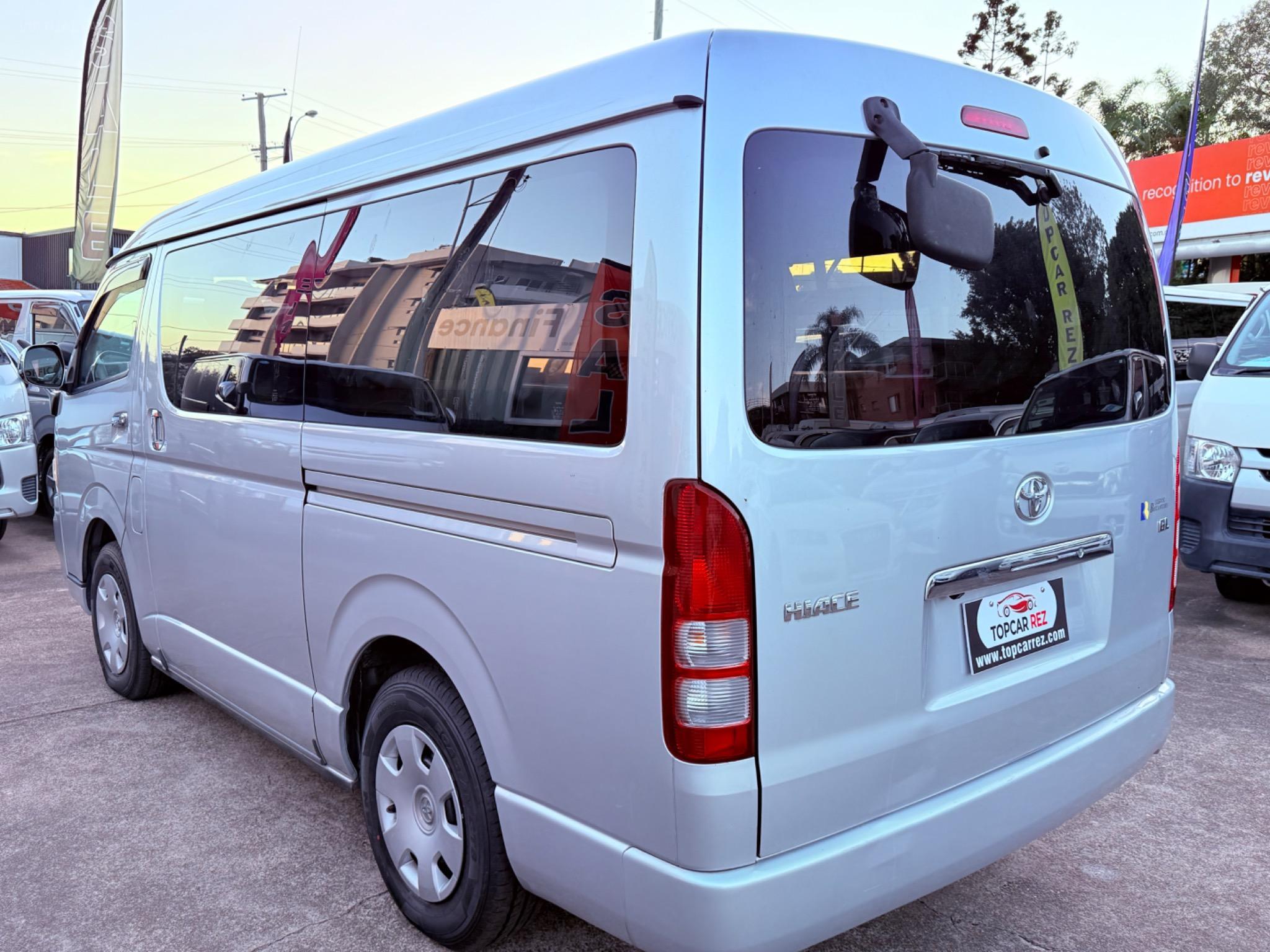 TOYOTA HIACE