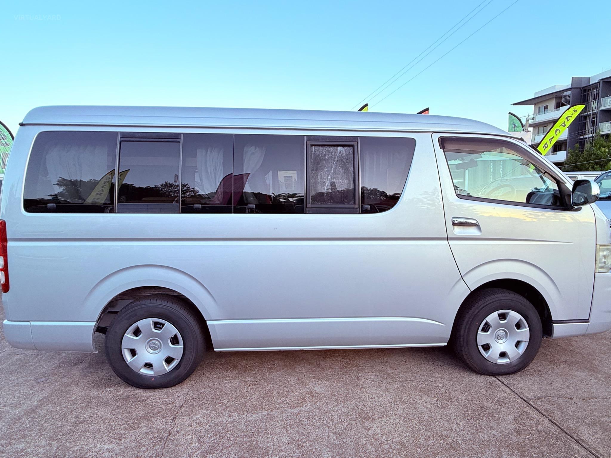 TOYOTA HIACE