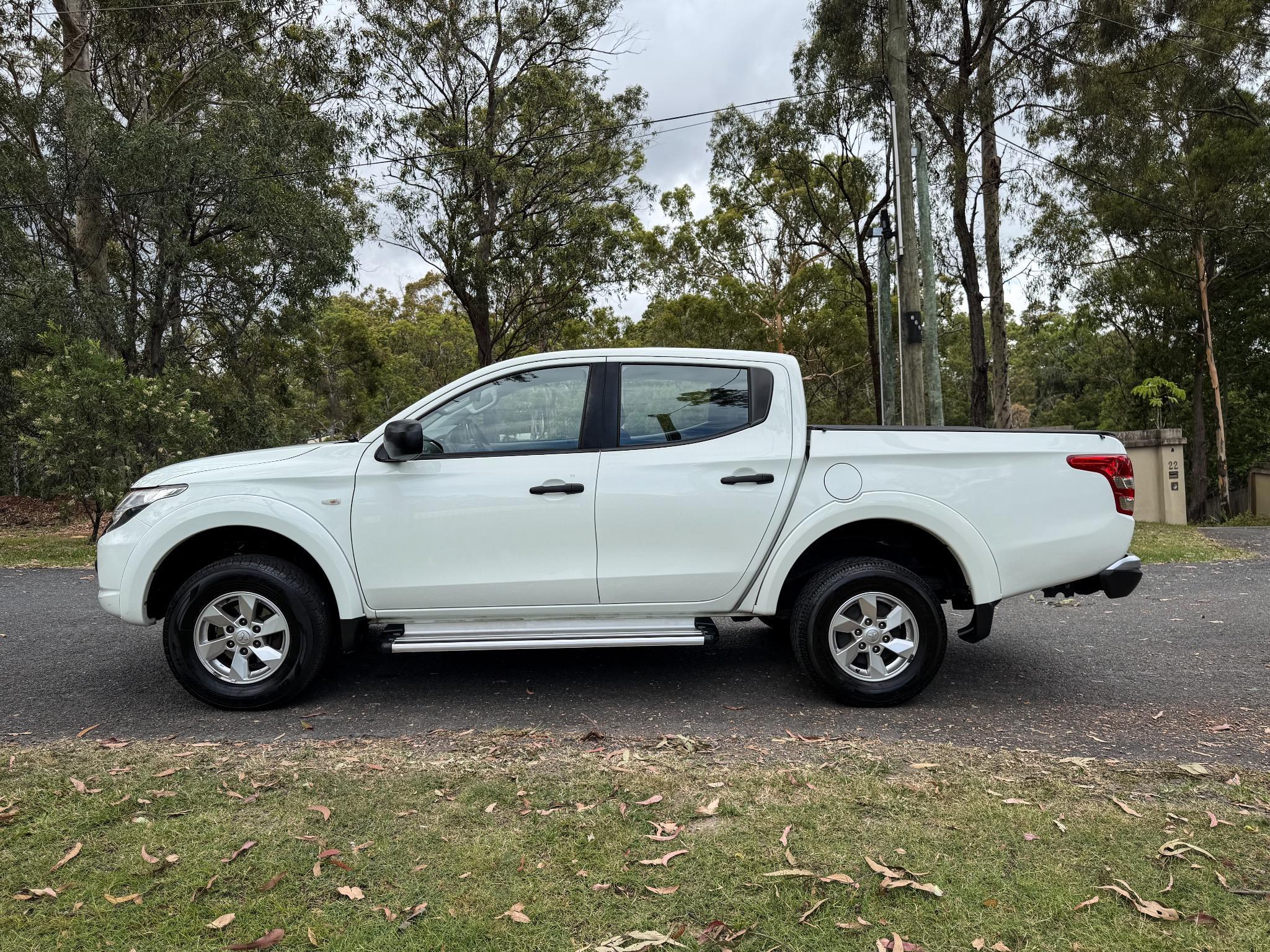 MITSUBISHI TRITON