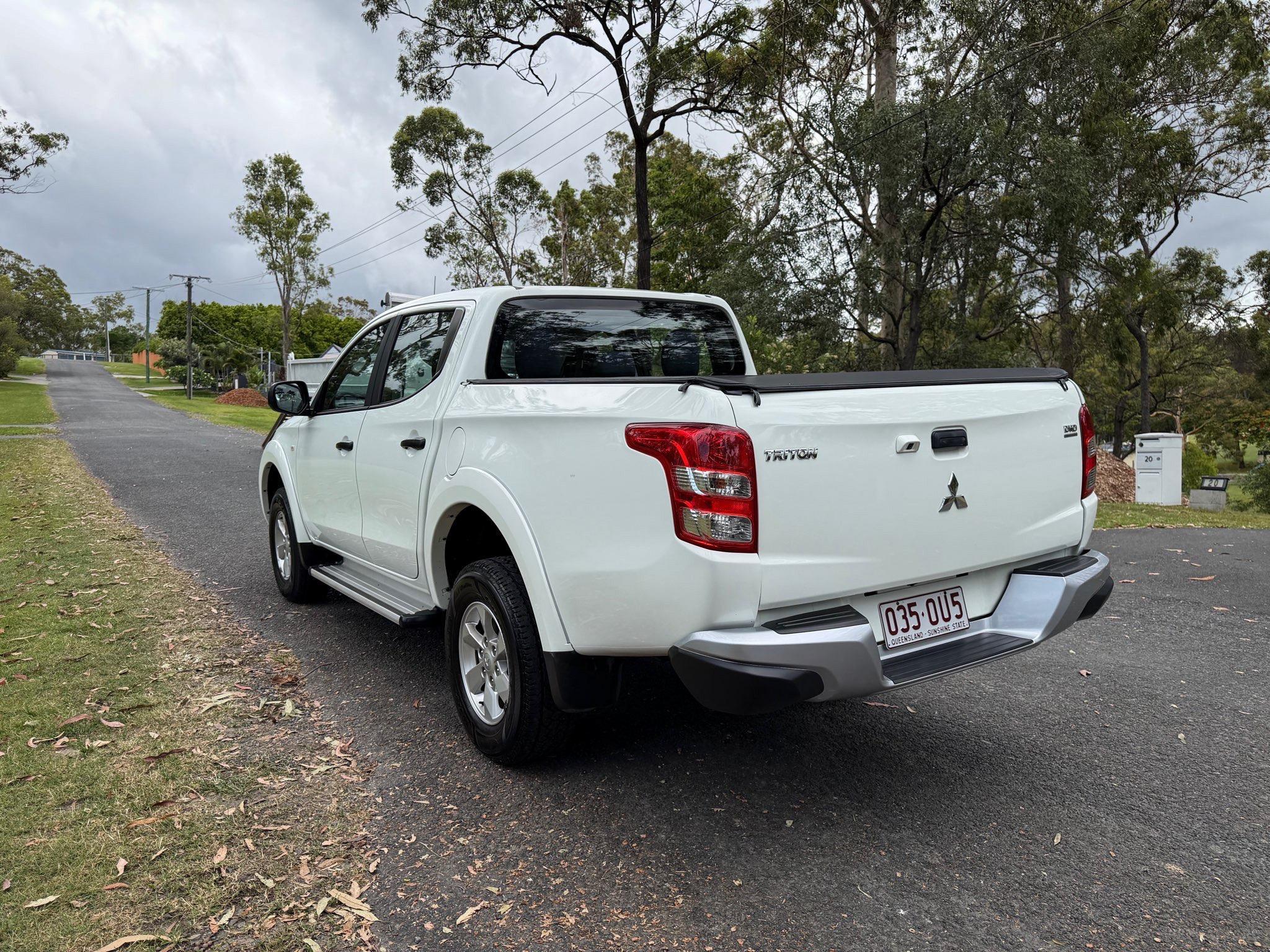 MITSUBISHI TRITON