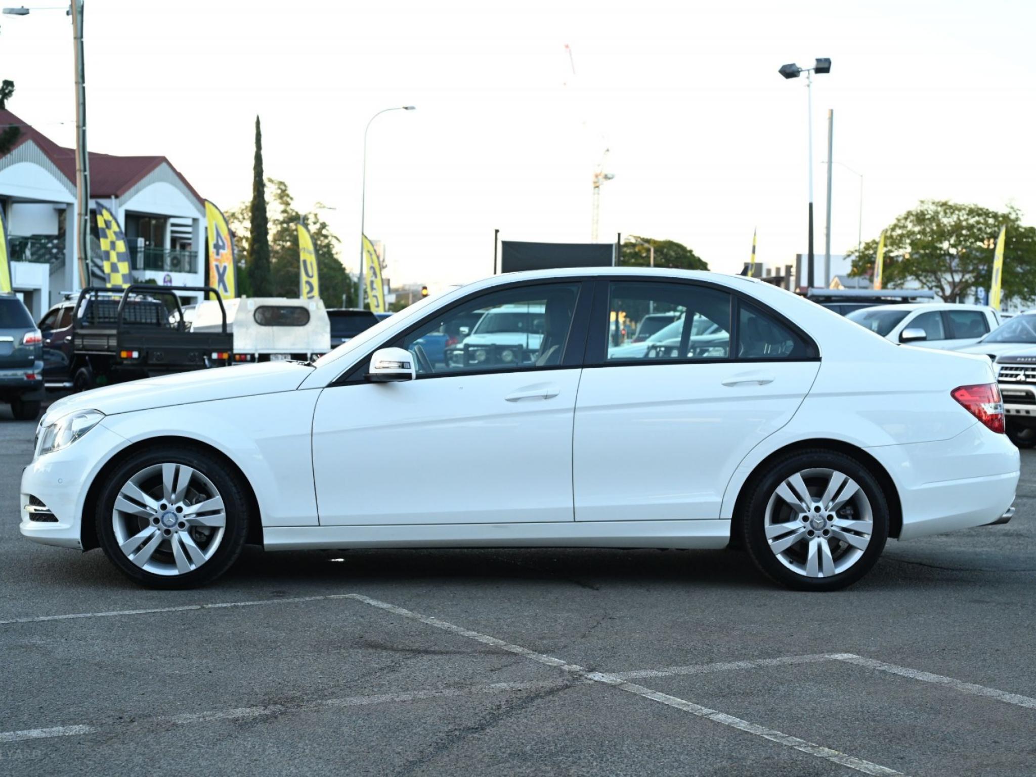 MERCEDES-BENZ C200