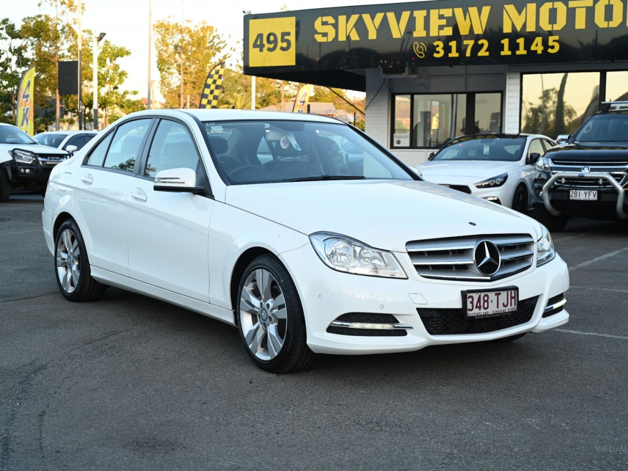 MERCEDES-BENZ C200