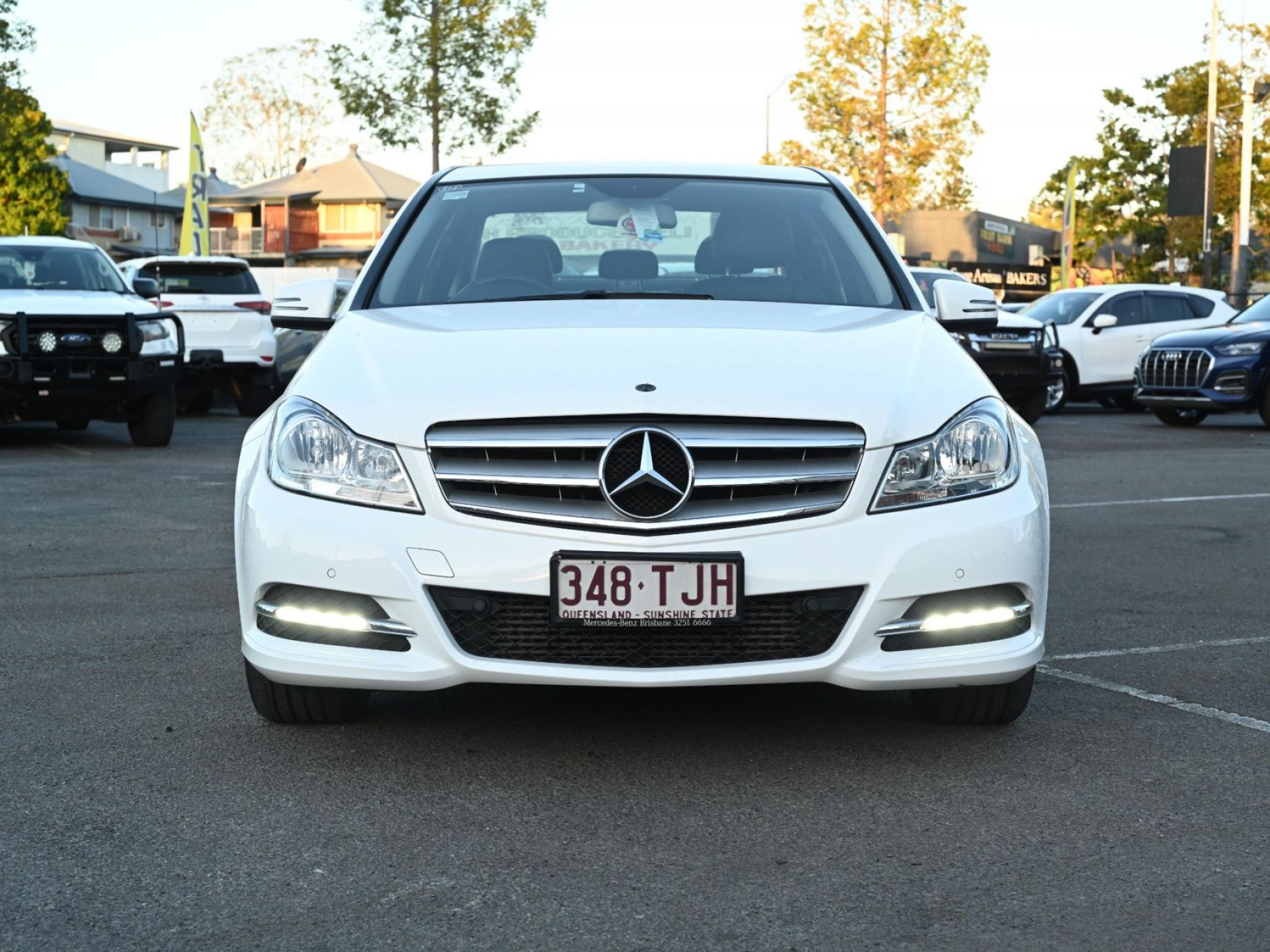 MERCEDES-BENZ C200