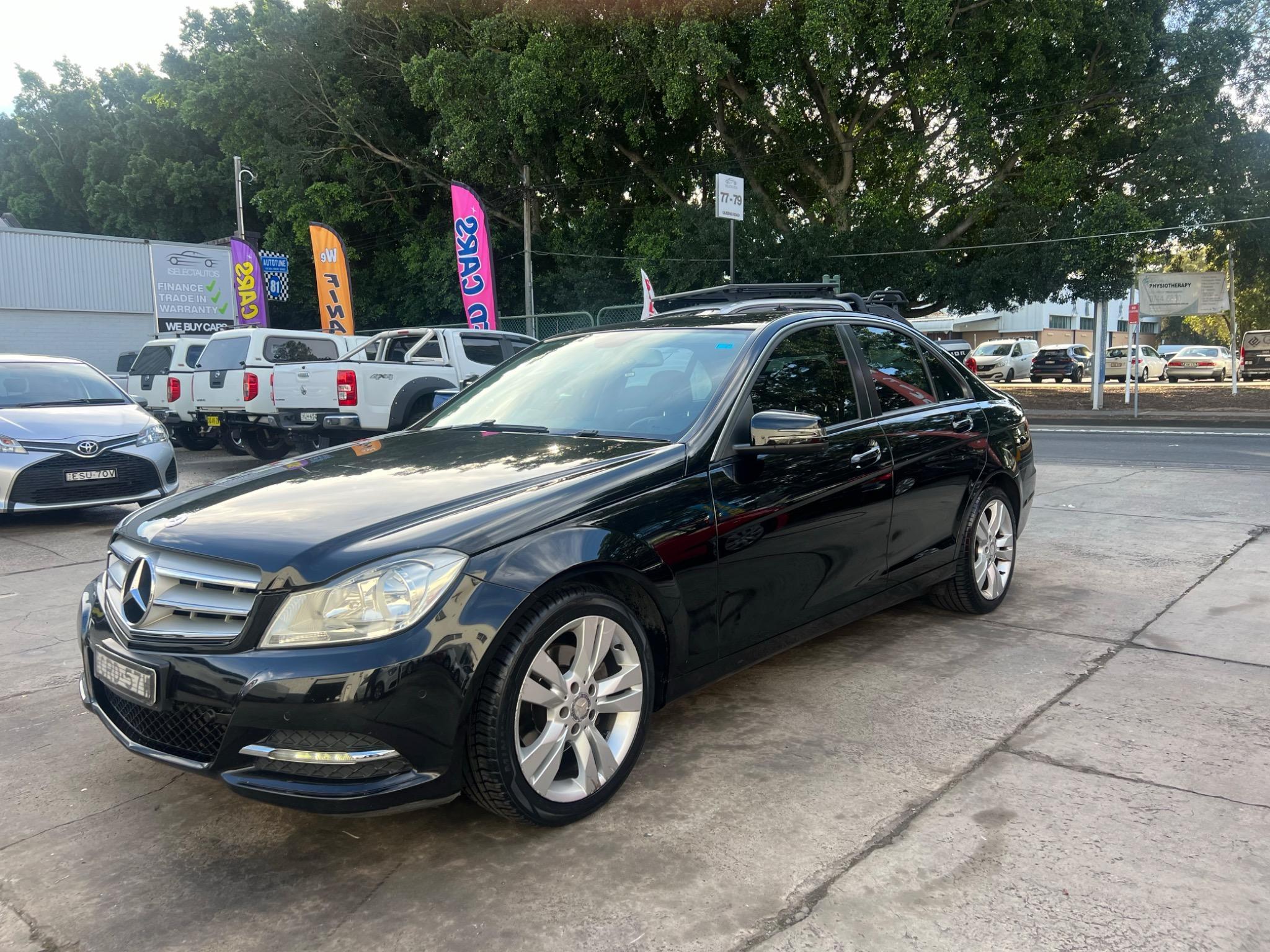 MERCEDES-BENZ C200