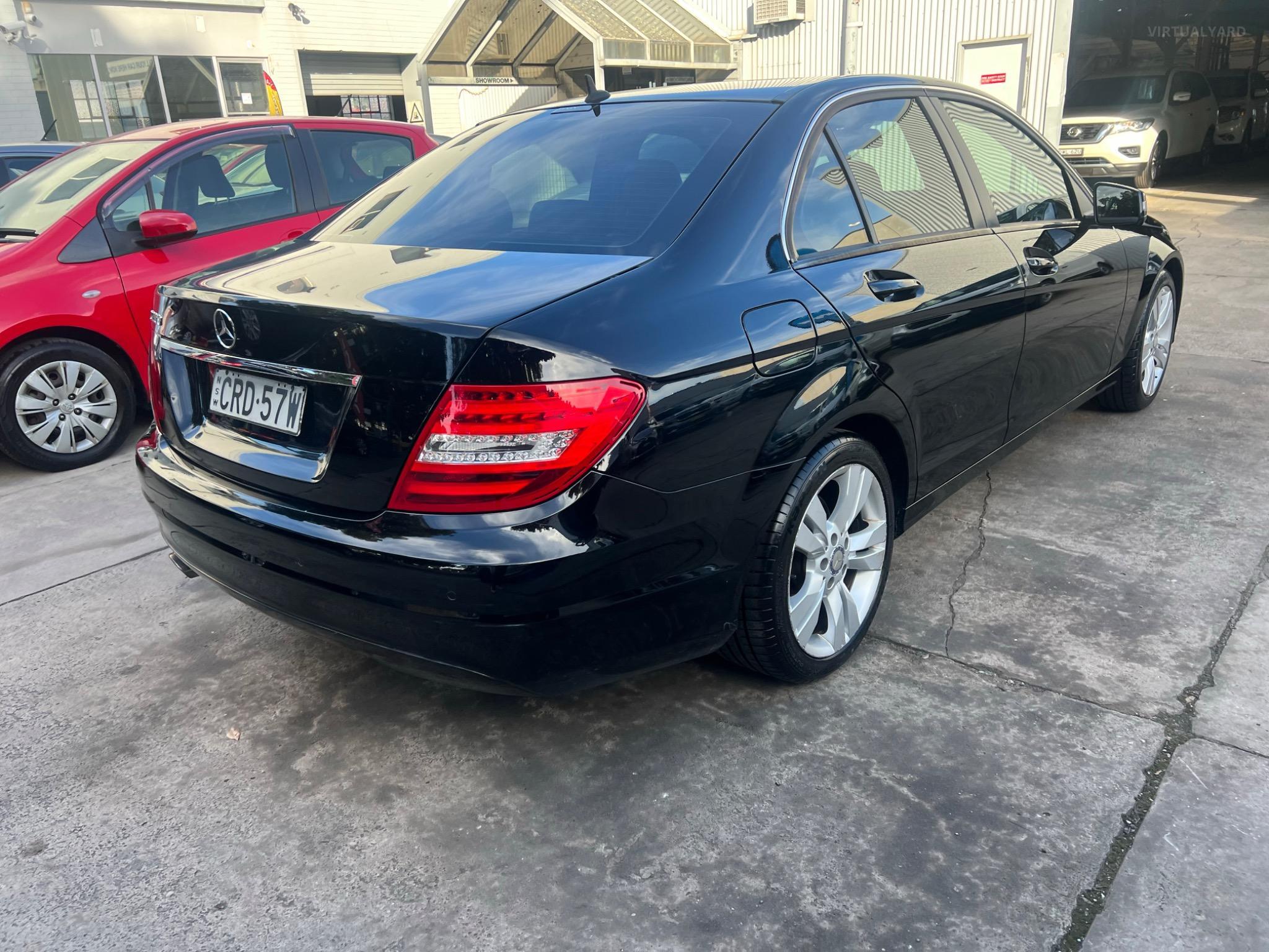 MERCEDES-BENZ C200