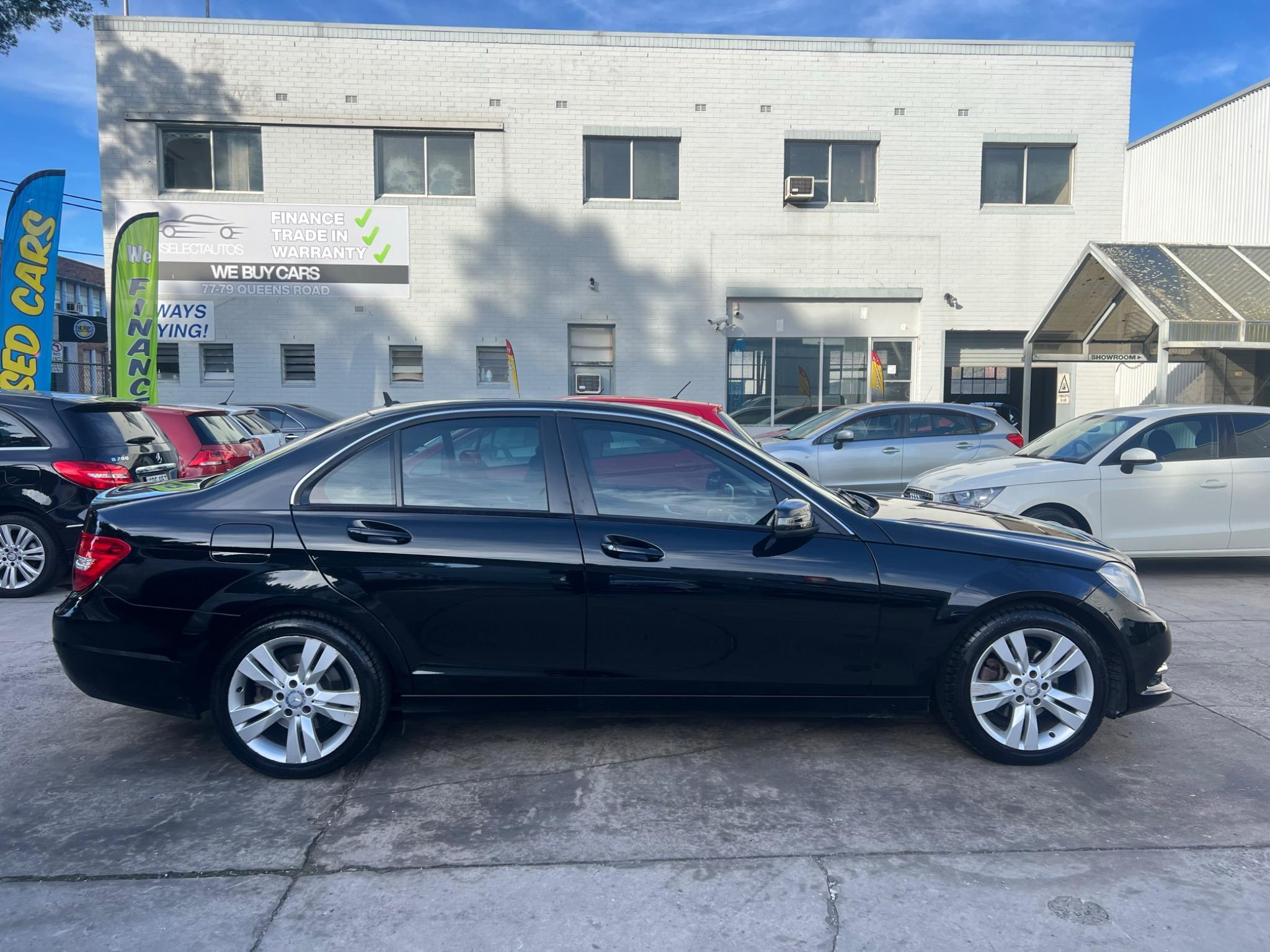 MERCEDES-BENZ C200