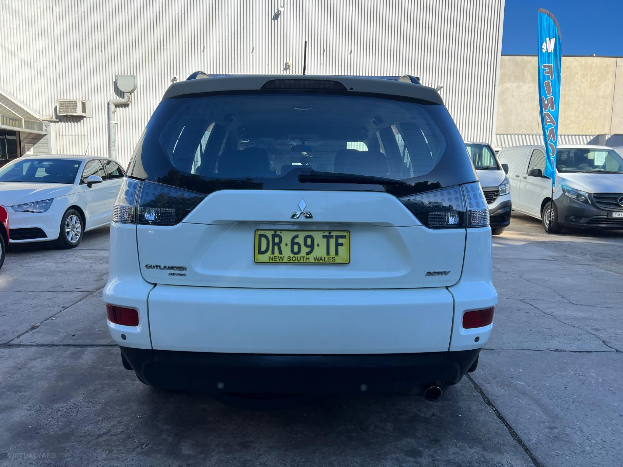 MITSUBISHI OUTLANDER