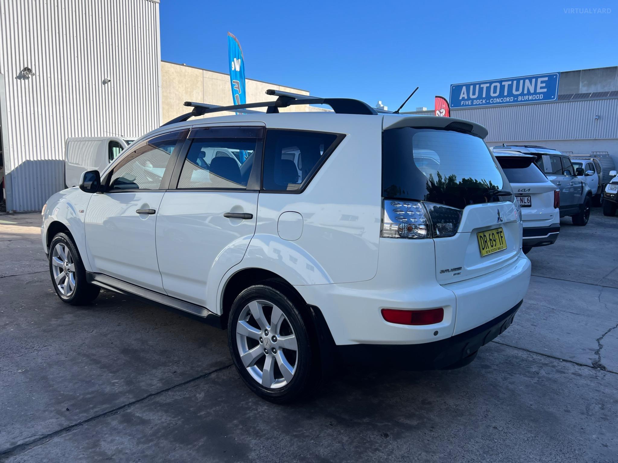 MITSUBISHI OUTLANDER