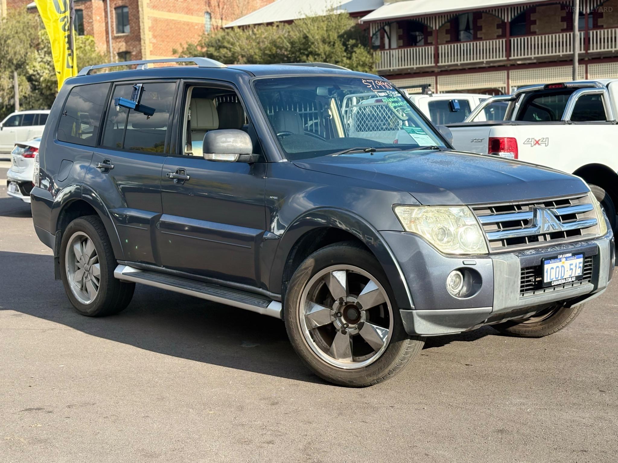 MITSUBISHI PAJERO