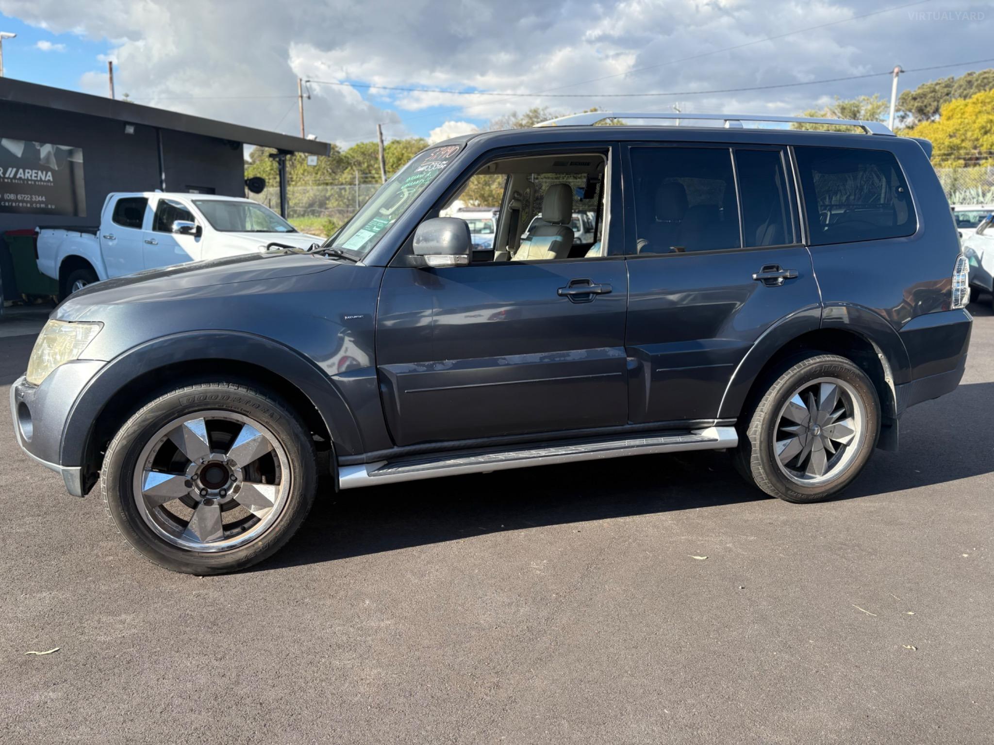 MITSUBISHI PAJERO