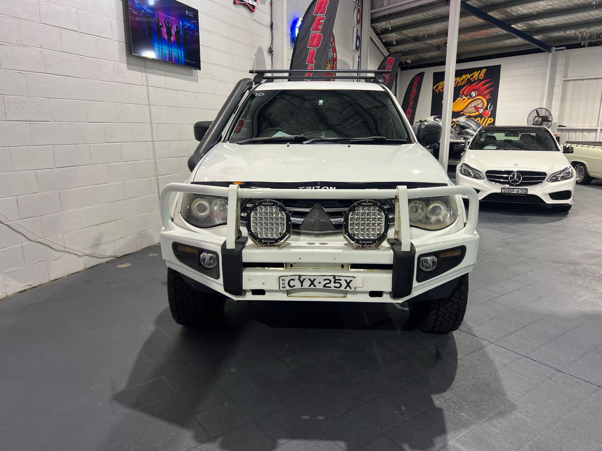 MITSUBISHI TRITON