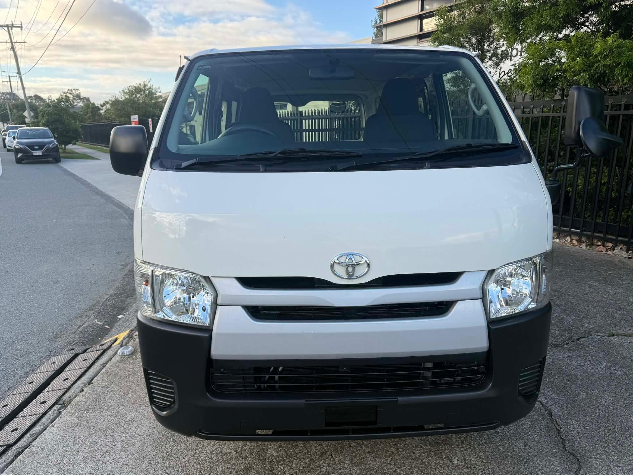 TOYOTA HIACE