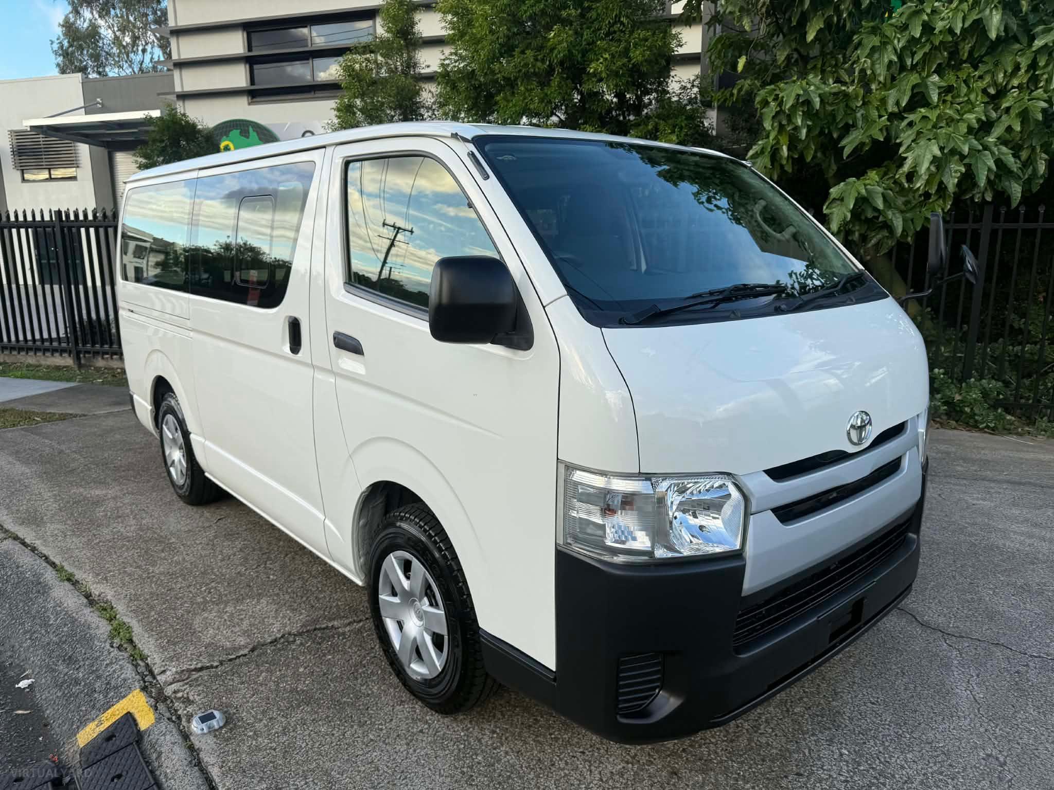 TOYOTA HIACE