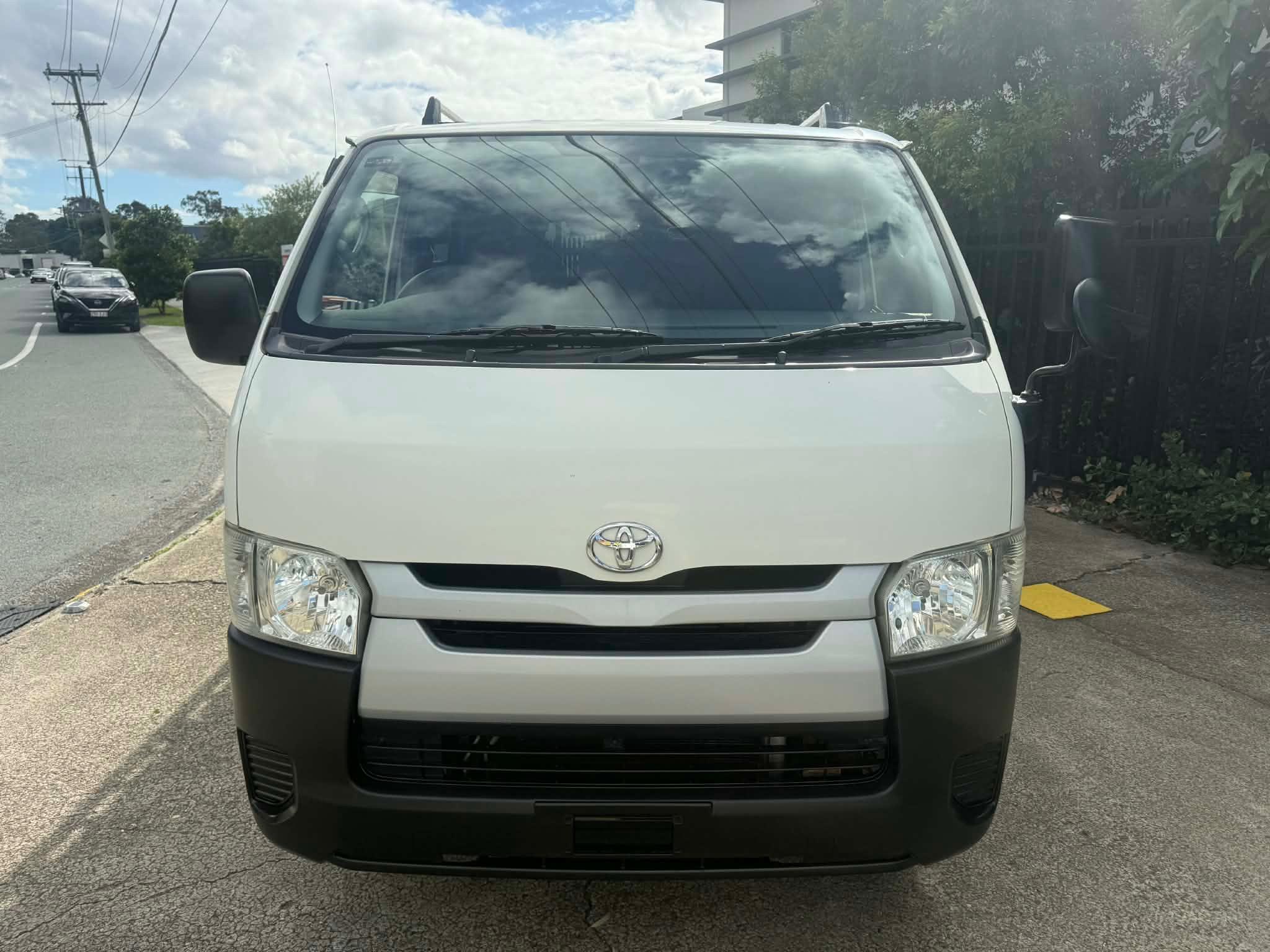TOYOTA HIACE