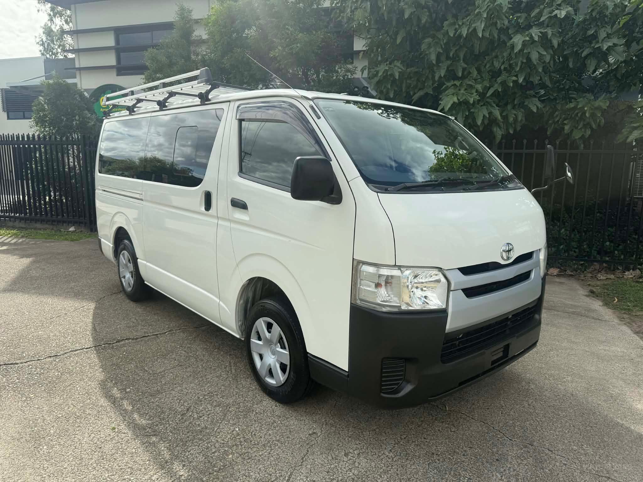 TOYOTA HIACE