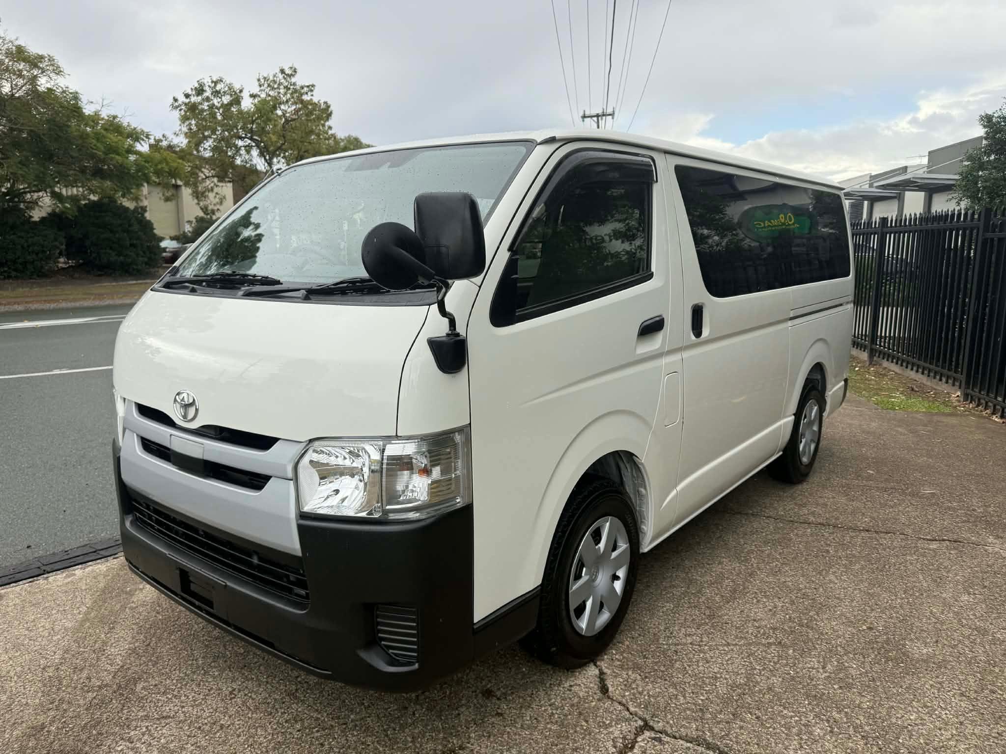 TOYOTA HIACE