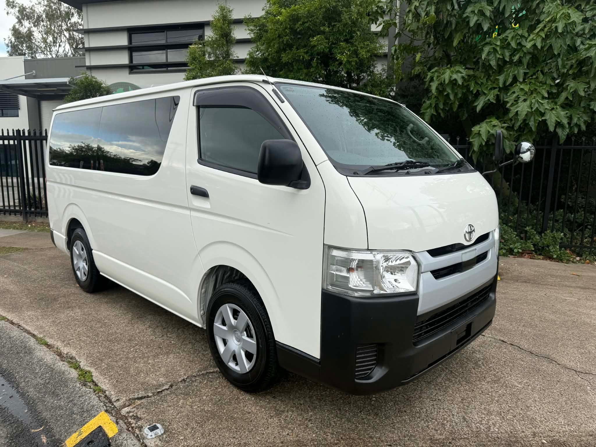 TOYOTA HIACE