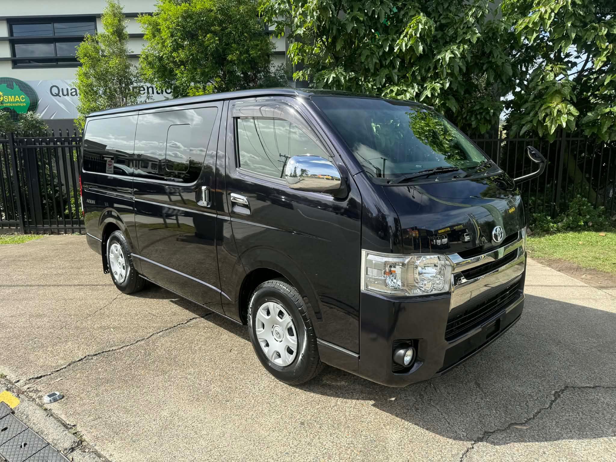 TOYOTA HIACE