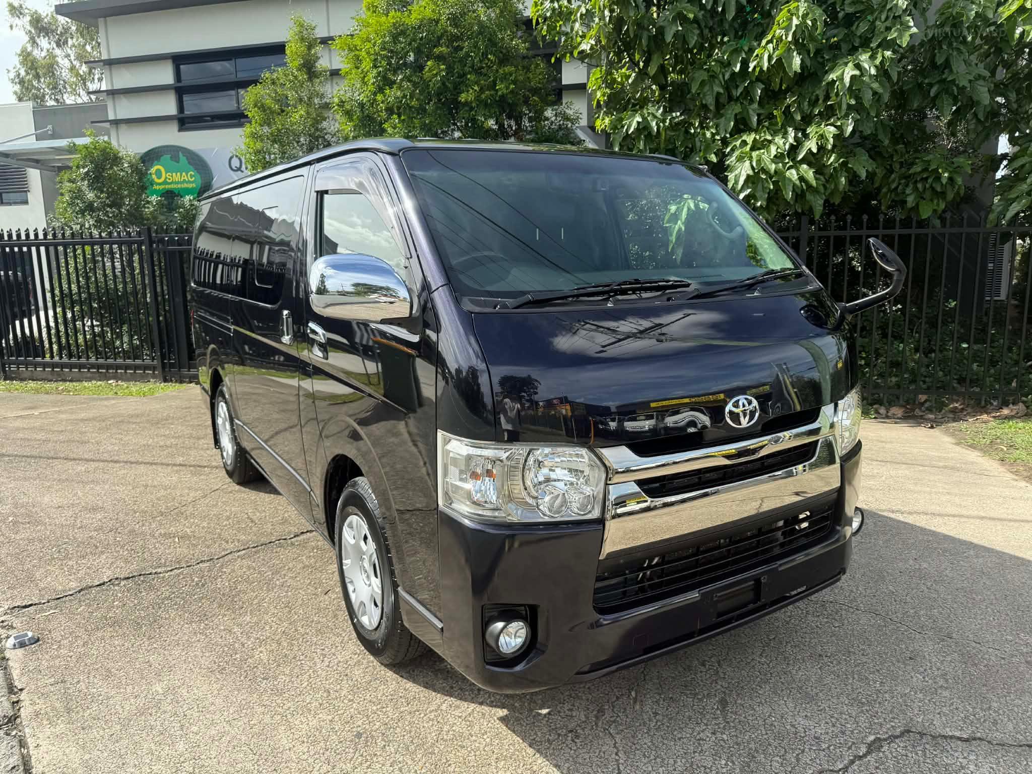 TOYOTA HIACE