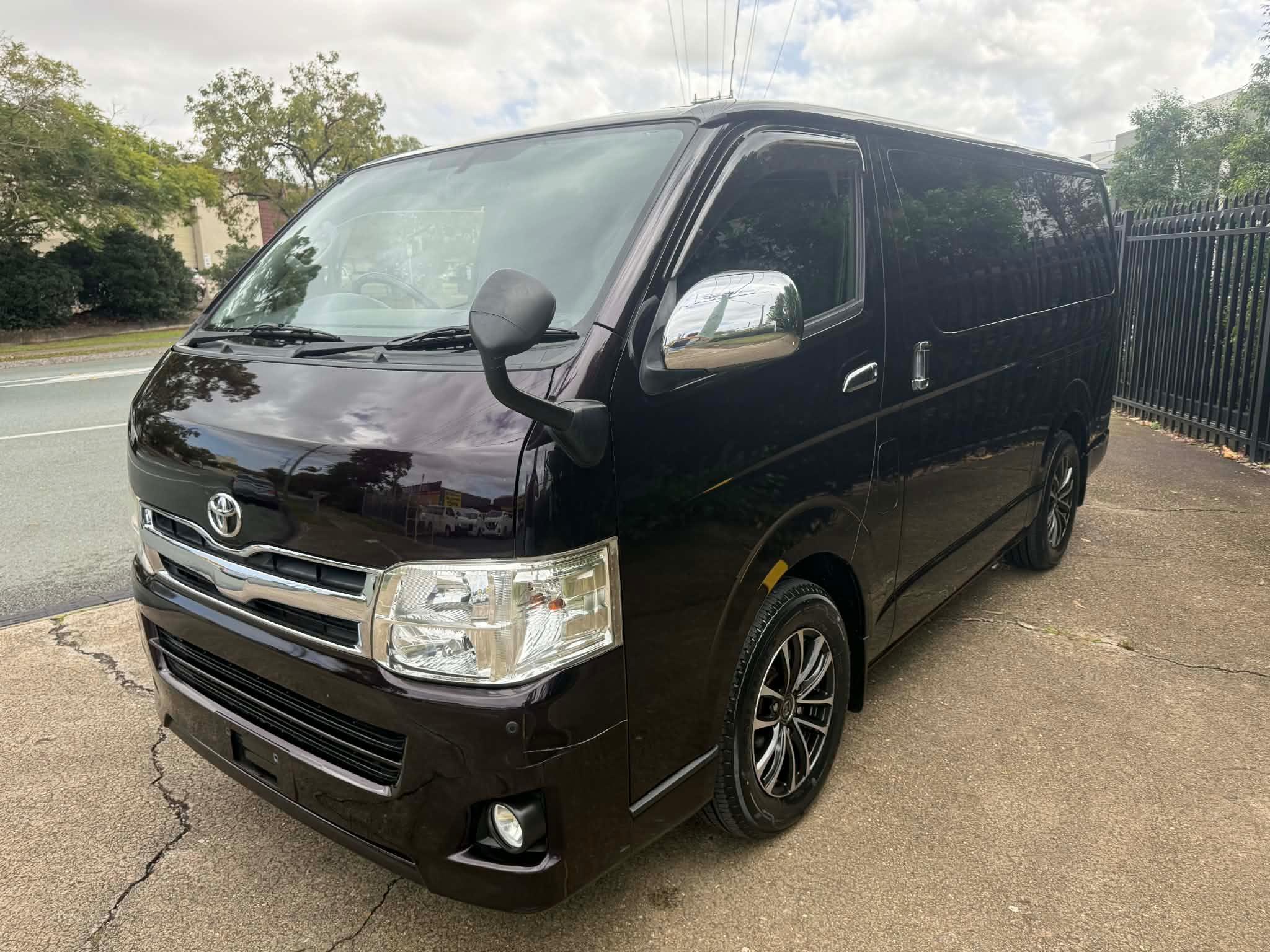 TOYOTA HIACE
