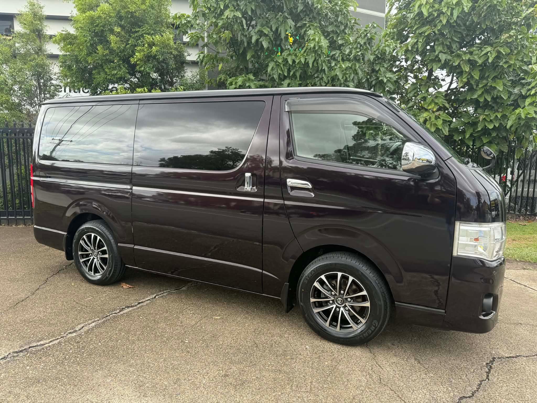 TOYOTA HIACE