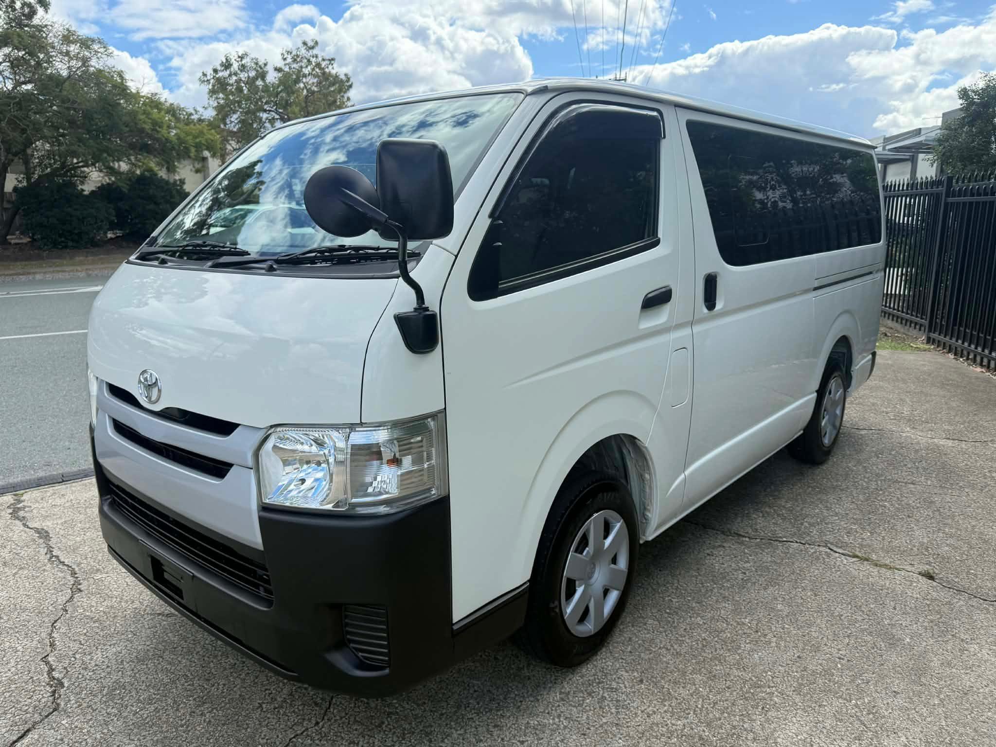 TOYOTA HIACE