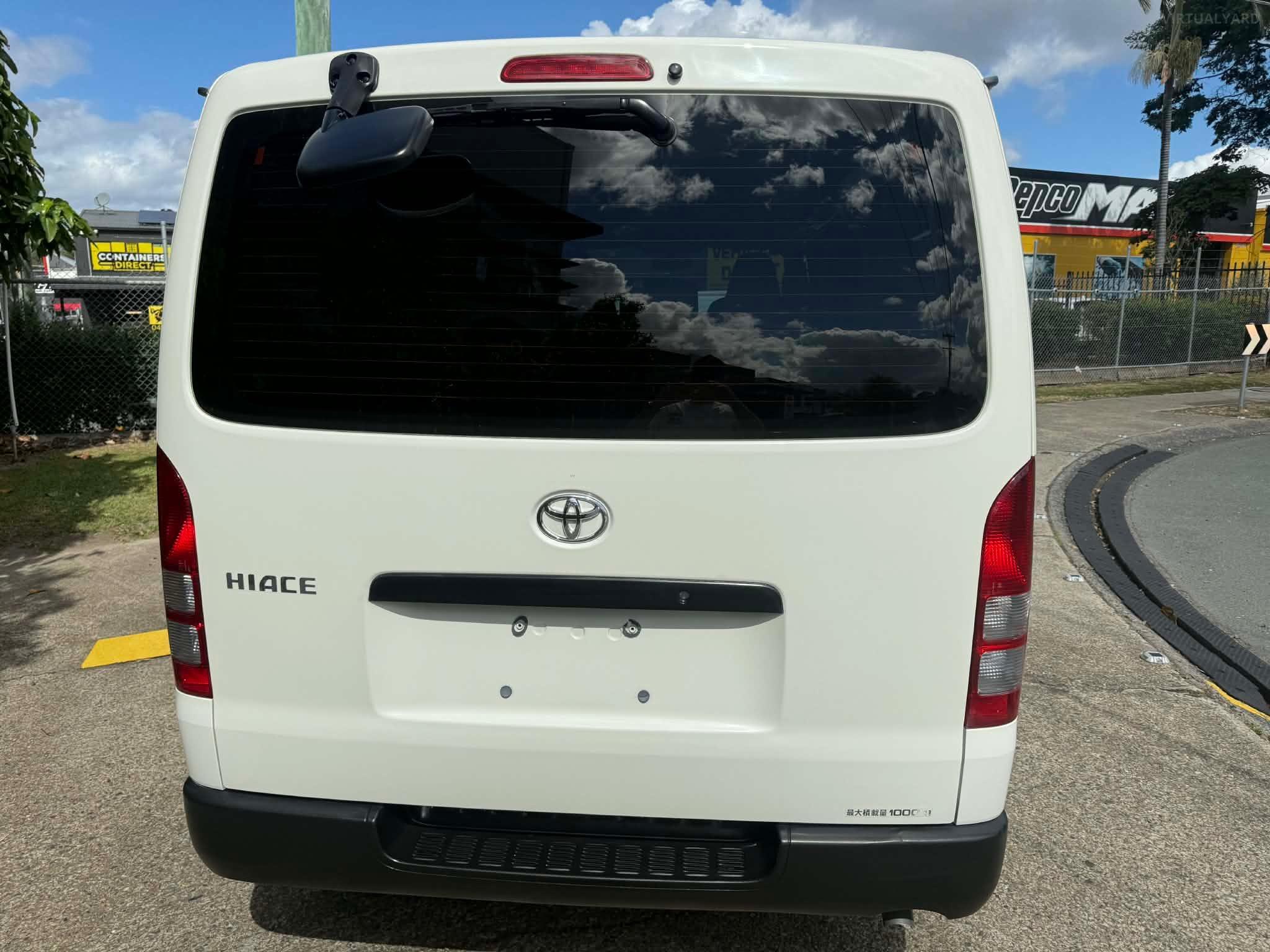 TOYOTA HIACE