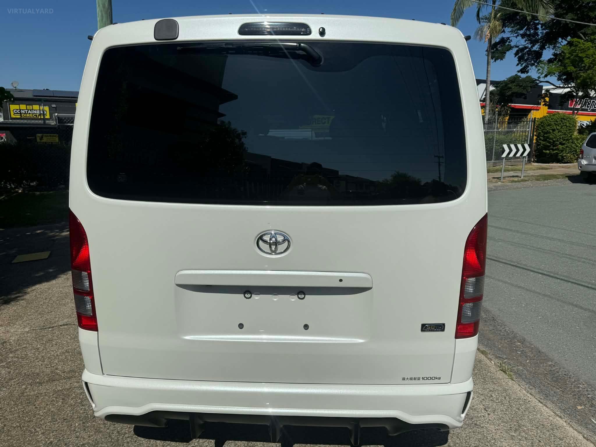 TOYOTA HIACE