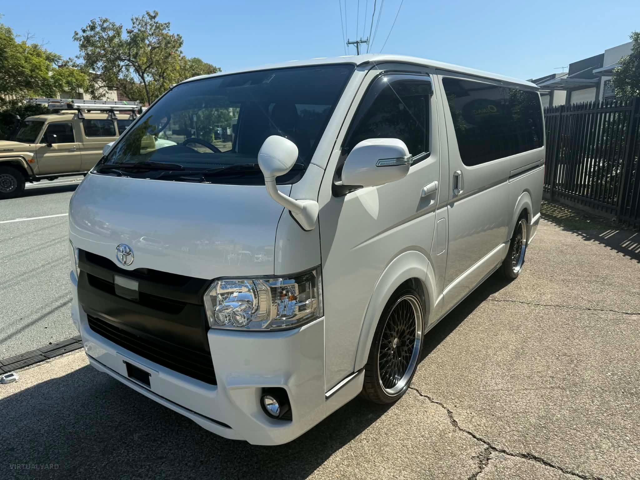 TOYOTA HIACE