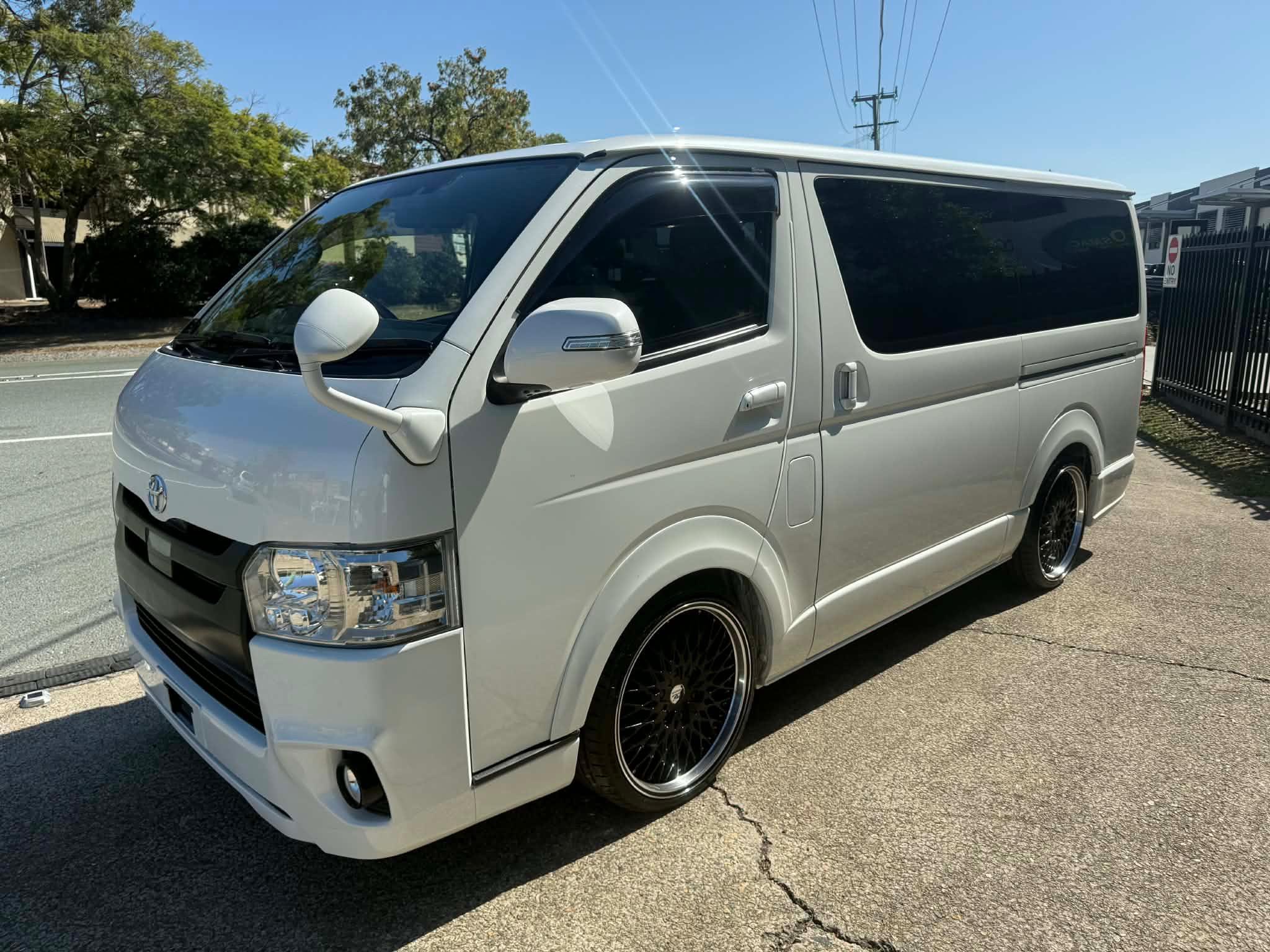 TOYOTA HIACE