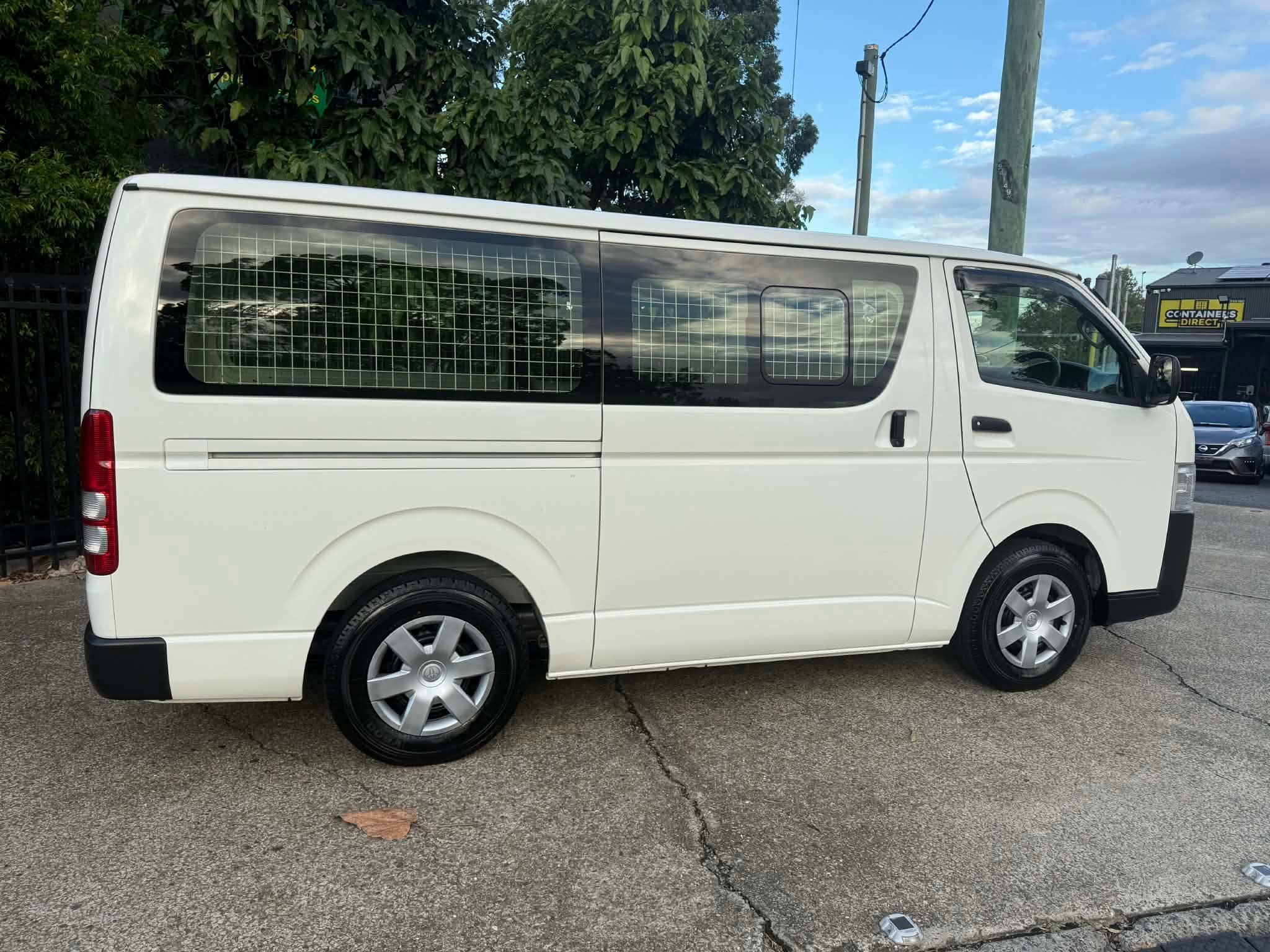 TOYOTA HIACE