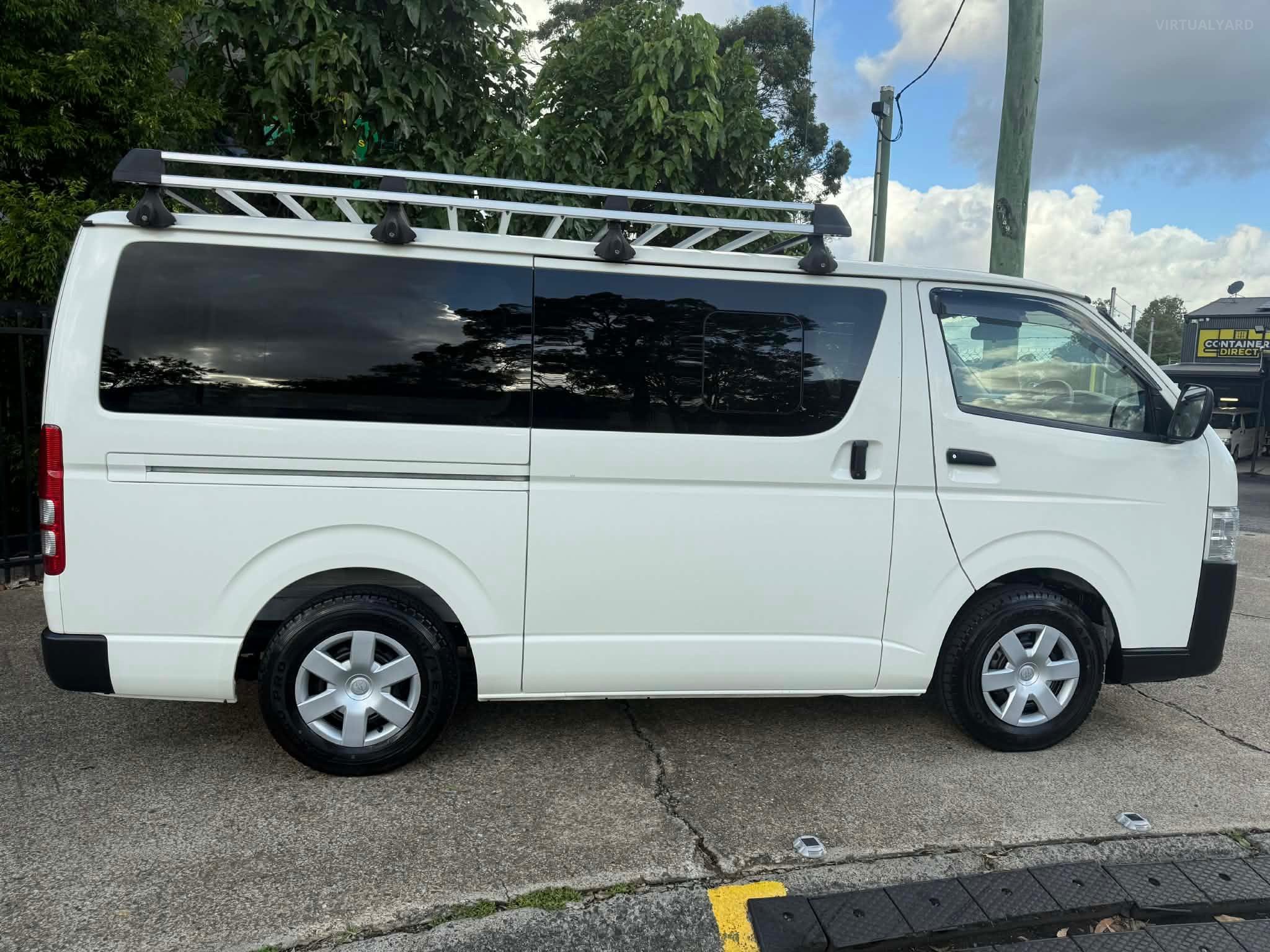 TOYOTA HIACE