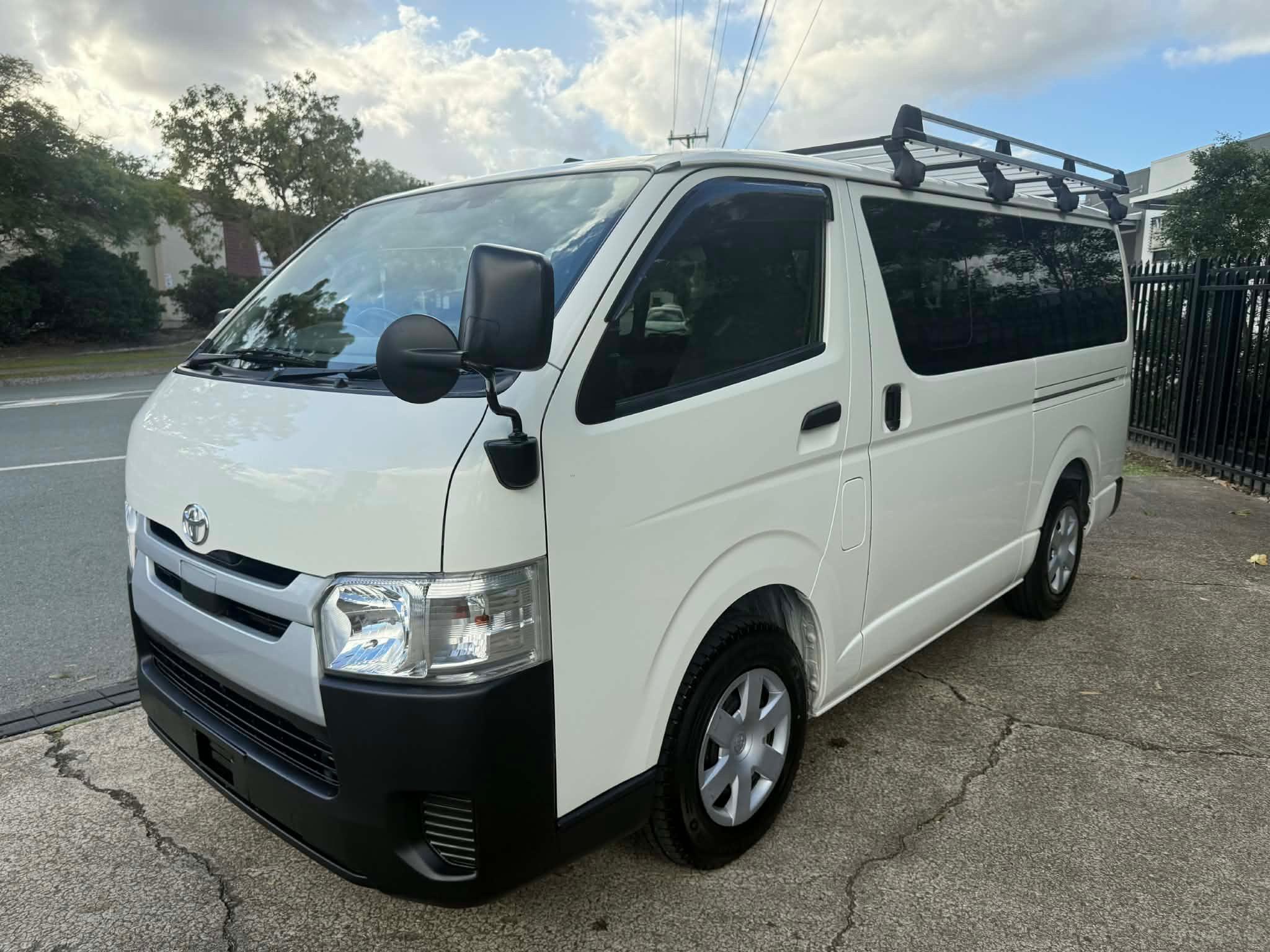 TOYOTA HIACE