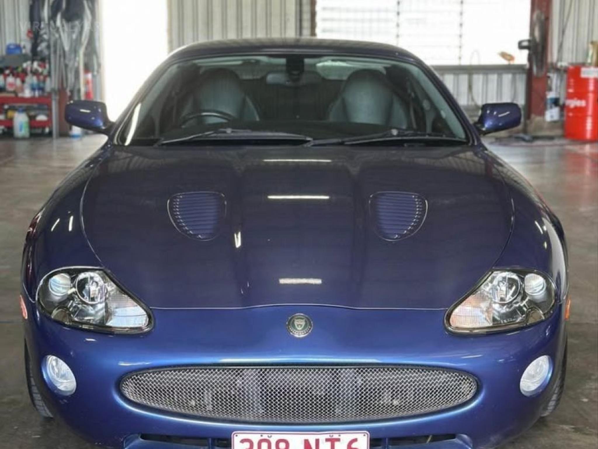 JAGUAR XKR