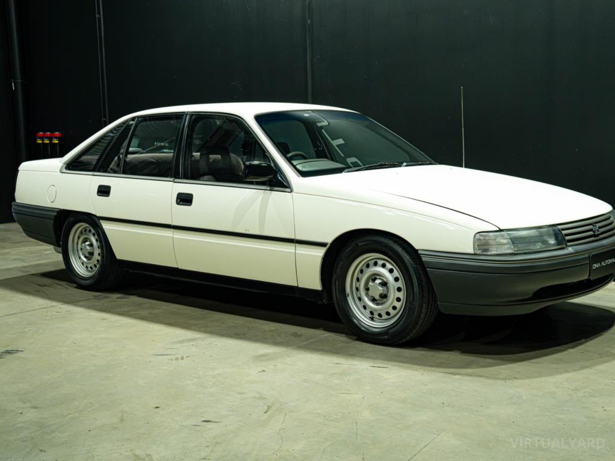 HOLDEN COMMODORE
