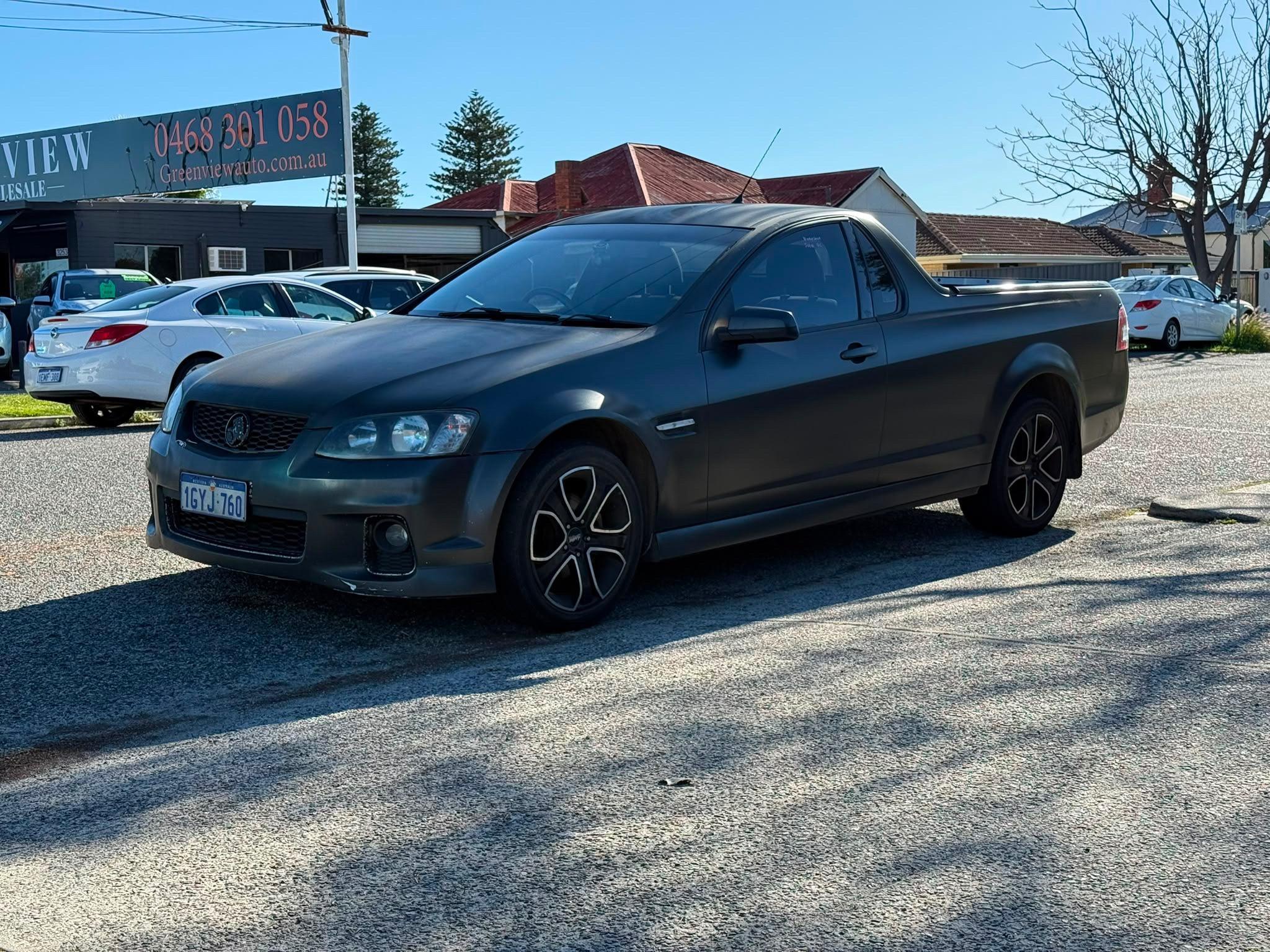 HOLDEN COMMODORE