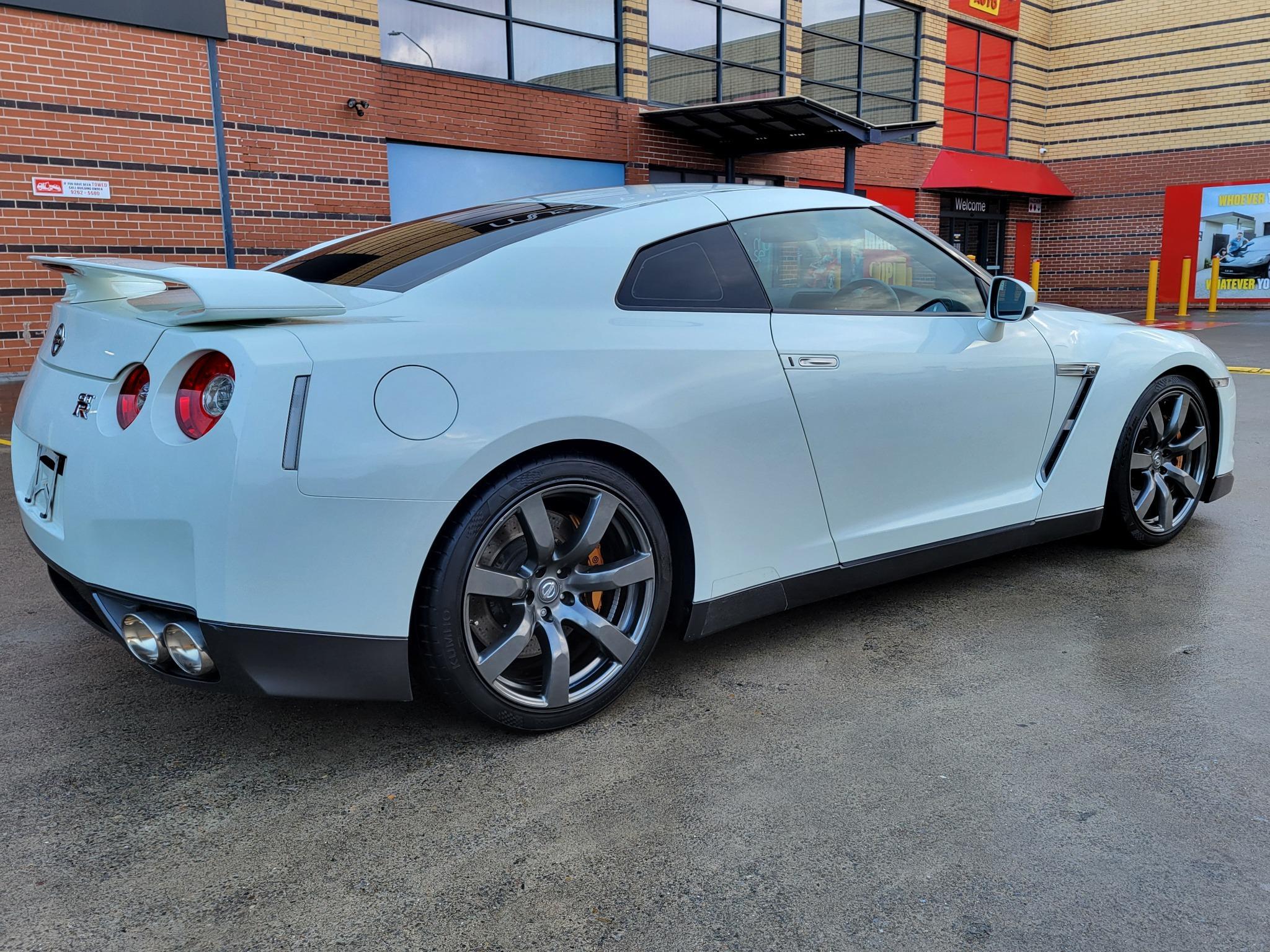 NISSAN GT-R