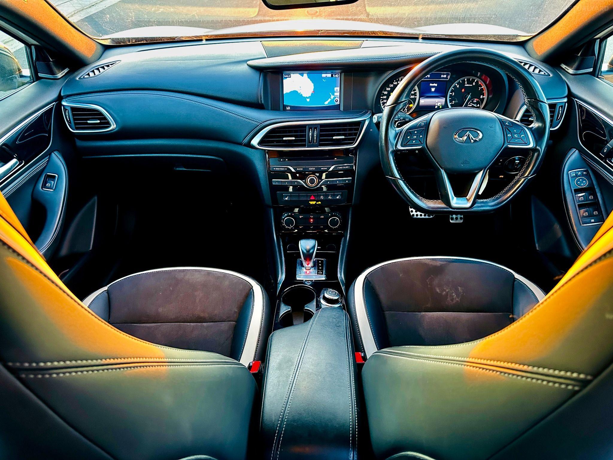INFINITI Q30