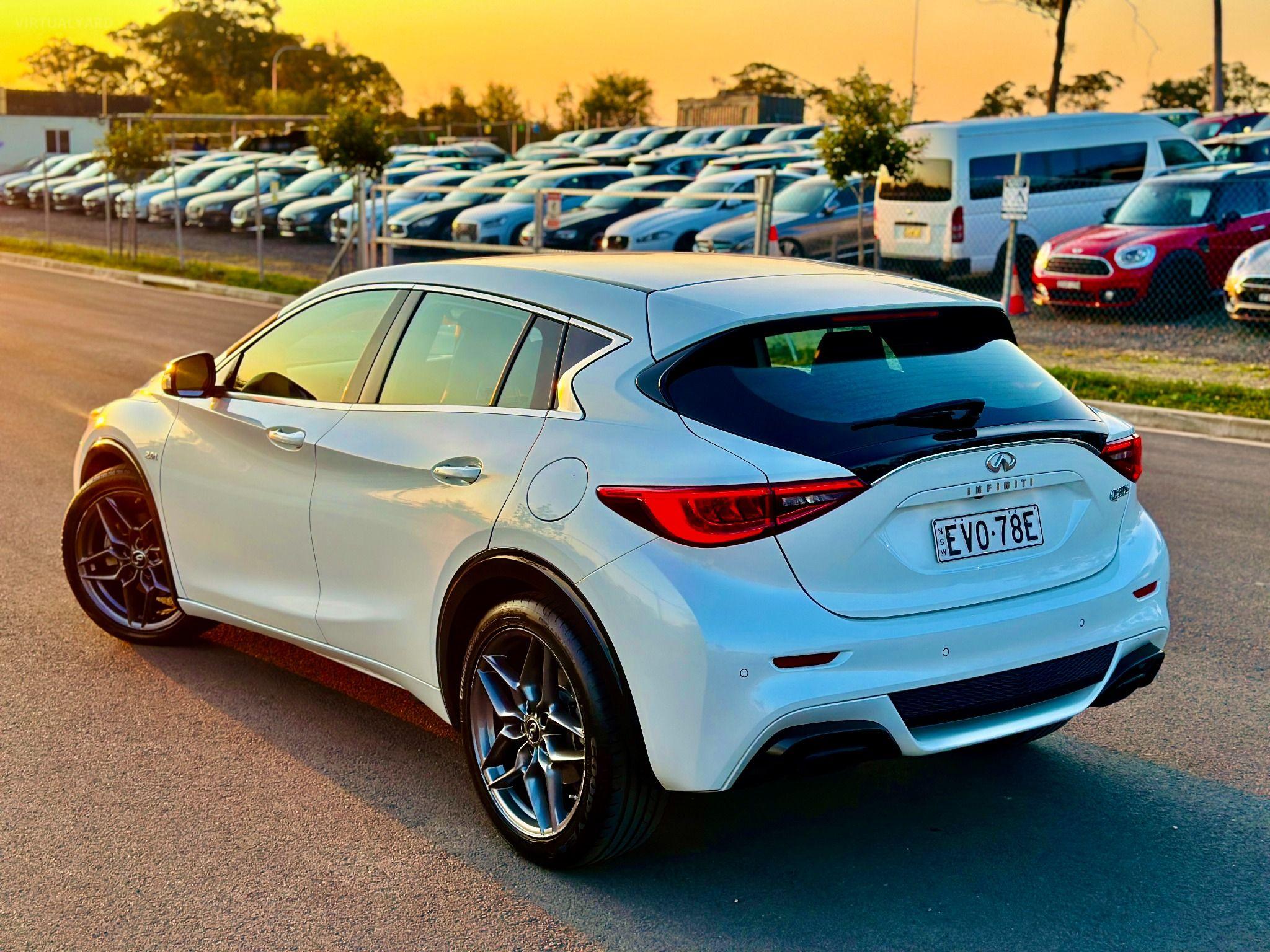 INFINITI Q30