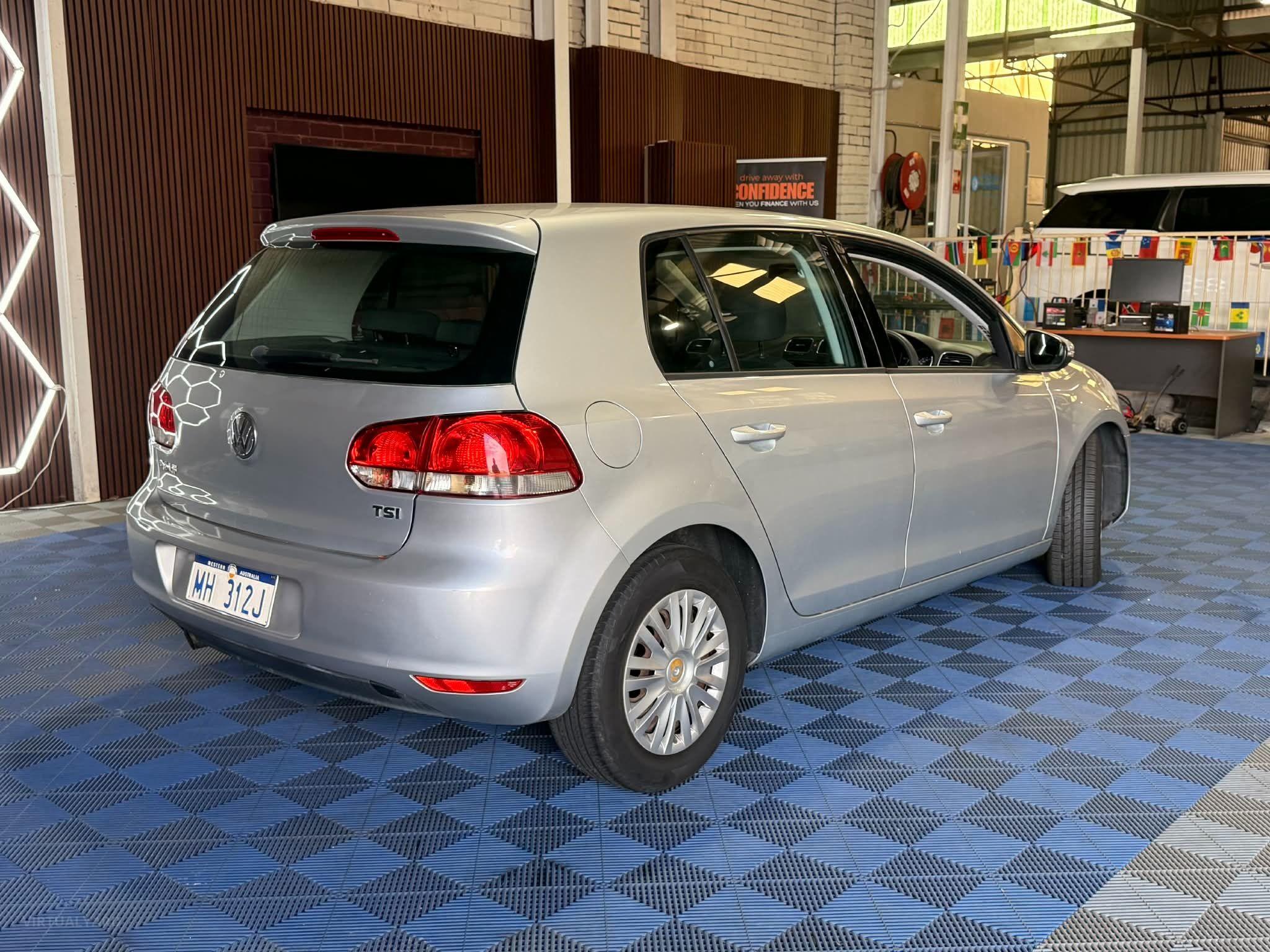 VOLKSWAGEN GOLF